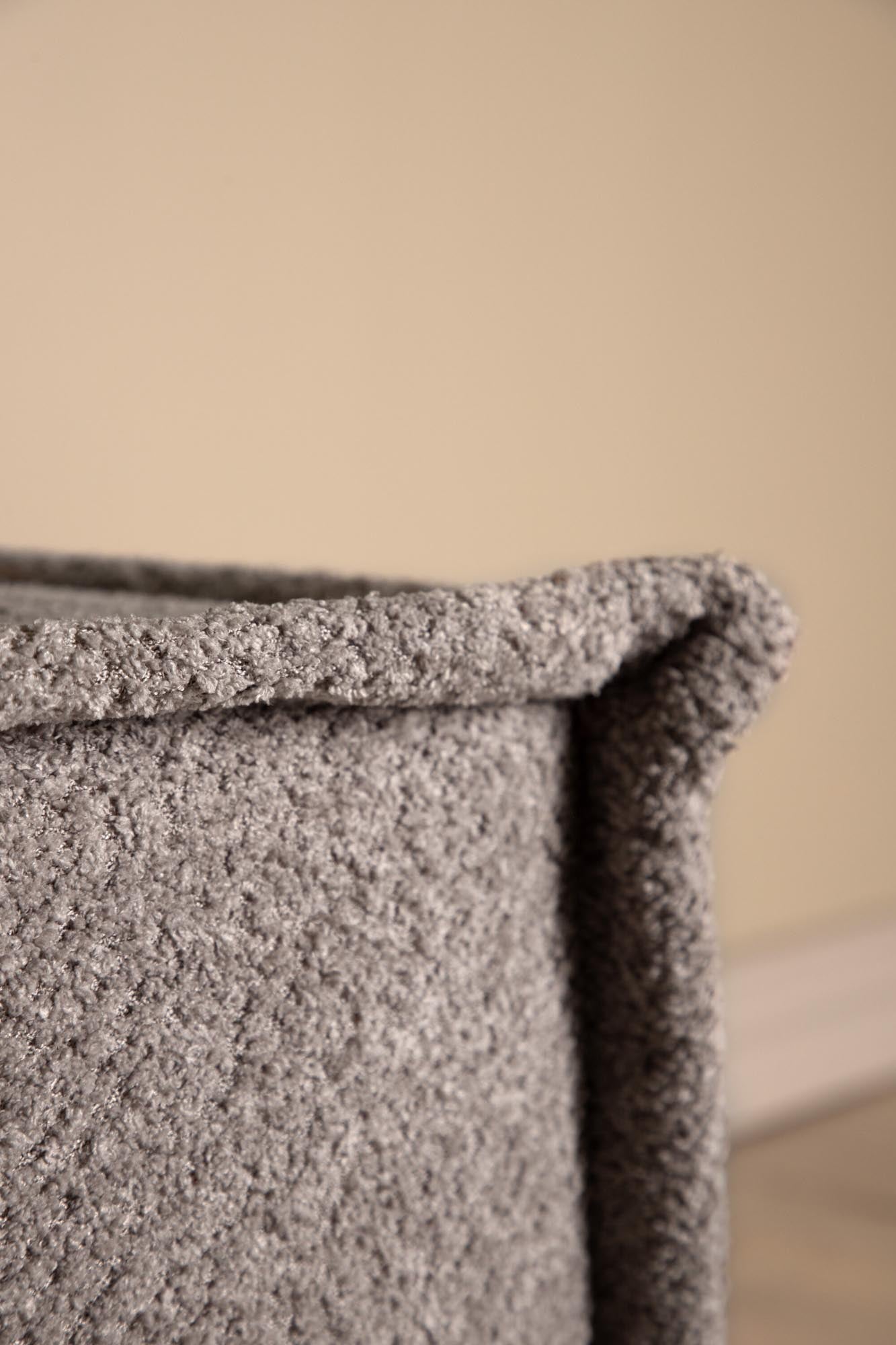 Castine Ottoman / Pouf in Hellgrau präsentiert im Onlineshop von KAQTU Design AG. Pouf ist von Venture Home