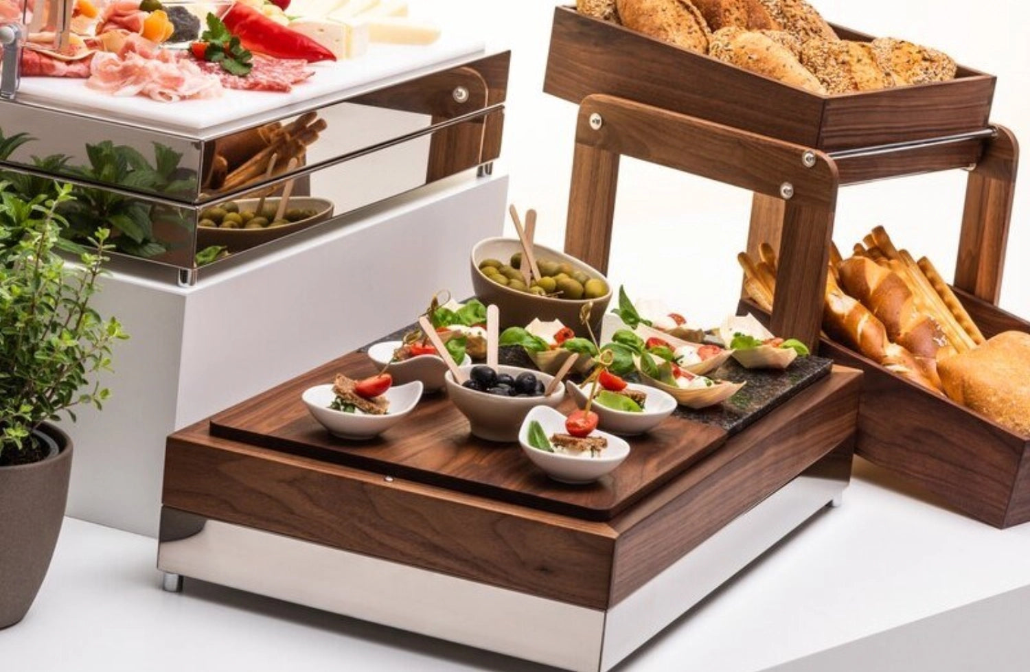 Elegante FANTASY Brotbox mit zwei praktischen Ebenen, ideal für die stilvolle Aufbewahrung von Backwaren und Snacks, robust und vielseitig einsetzbar.
