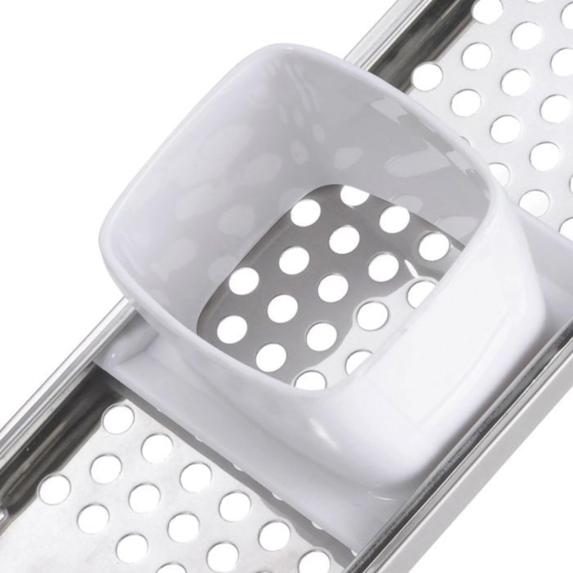 Hochwertiger Spätzlehobel von Westmark, ideal für Knöpfle. Masse: 32x11x6,5 cm. Perfekt für frische, hausgemachte Spätzle.