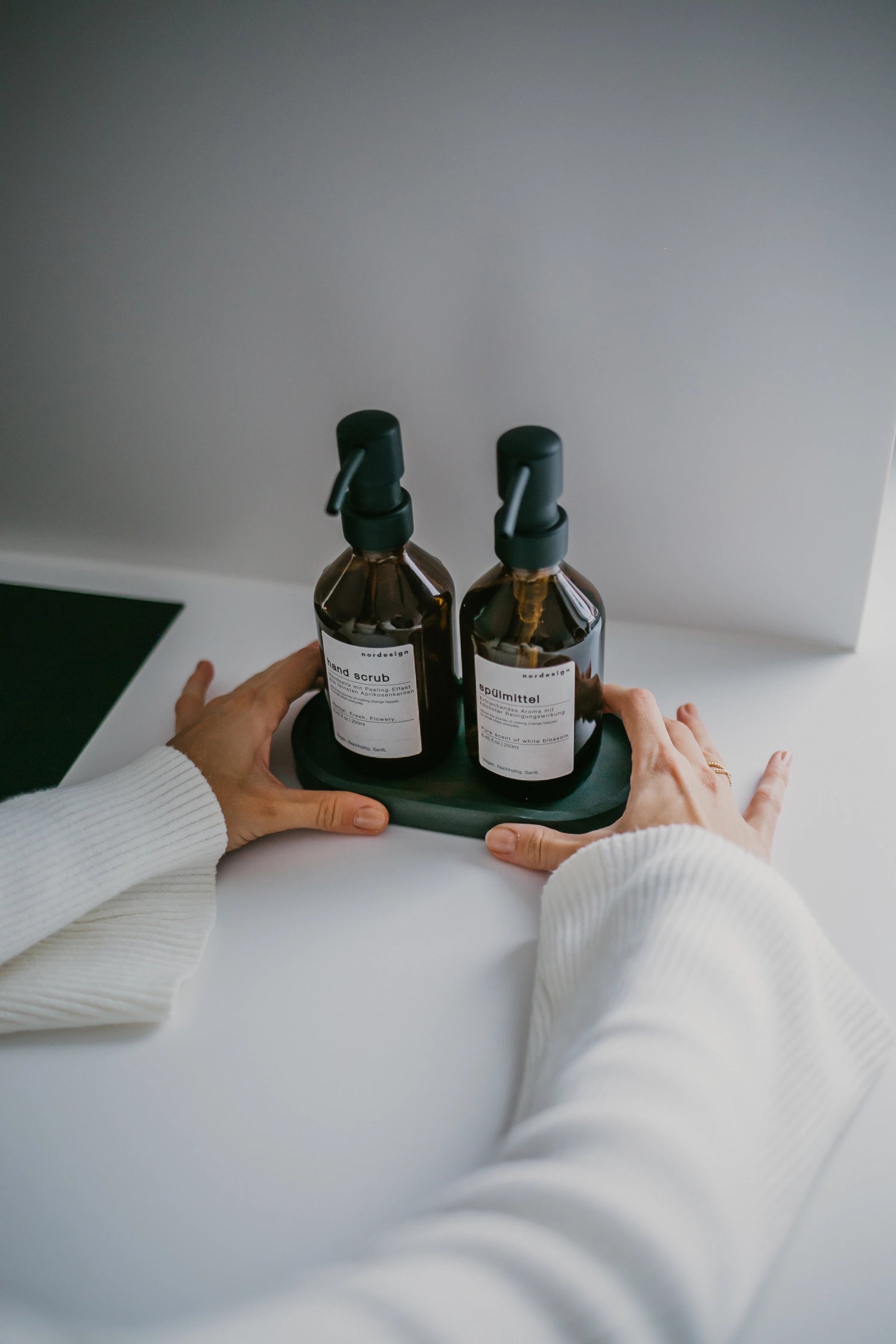 Vassoio decorativo in cemento profondo nero 18x9.5x1.7cm