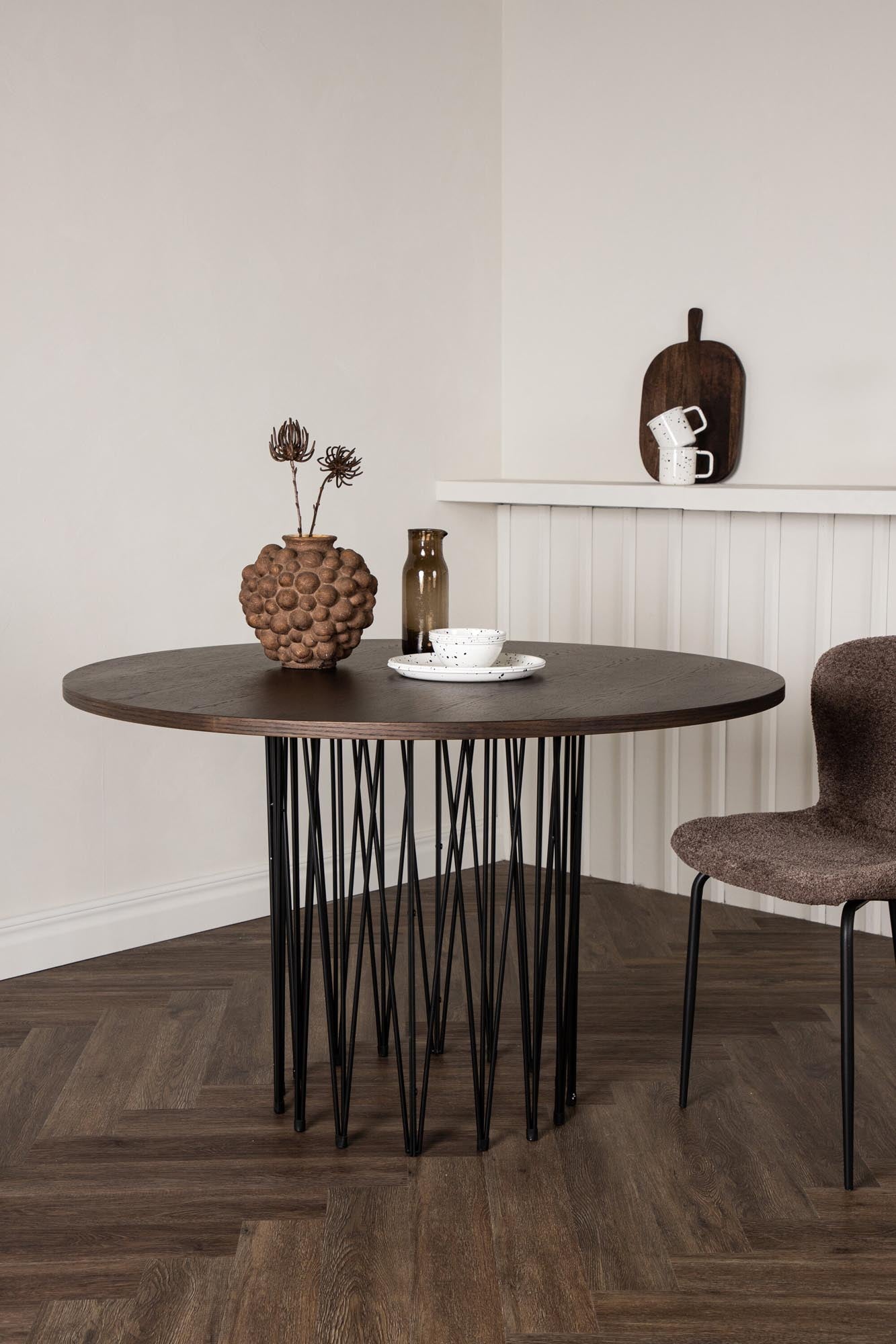 Eleganter Esstisch Stone von Furniture Fashion: Oval, robust und stilvoll – ideal für gesellige Runden und einladende Wohnräume.