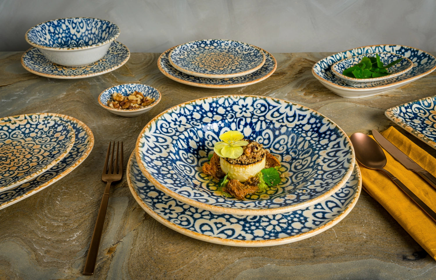 Ovaler Gourmet Teller Alhambra von Bonna, 34x19 cm, ideal für stilvolle Präsentationen und besondere Anlässe.