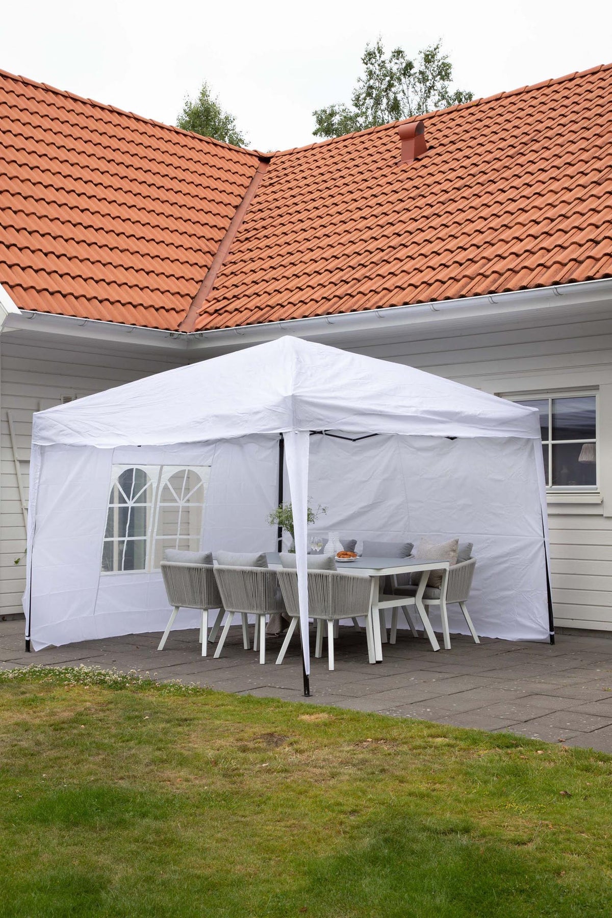 Easy Up Outdoor Schatten in Weiss präsentiert im Onlineshop von KAQTU Design AG. Pavillon ist von Venture Home