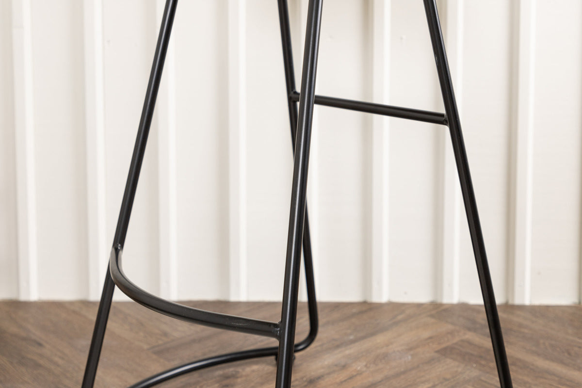 Ozark Barstuhl in Schwarz präsentiert im Onlineshop von KAQTU Design AG. Barhocker ist von Venture Home