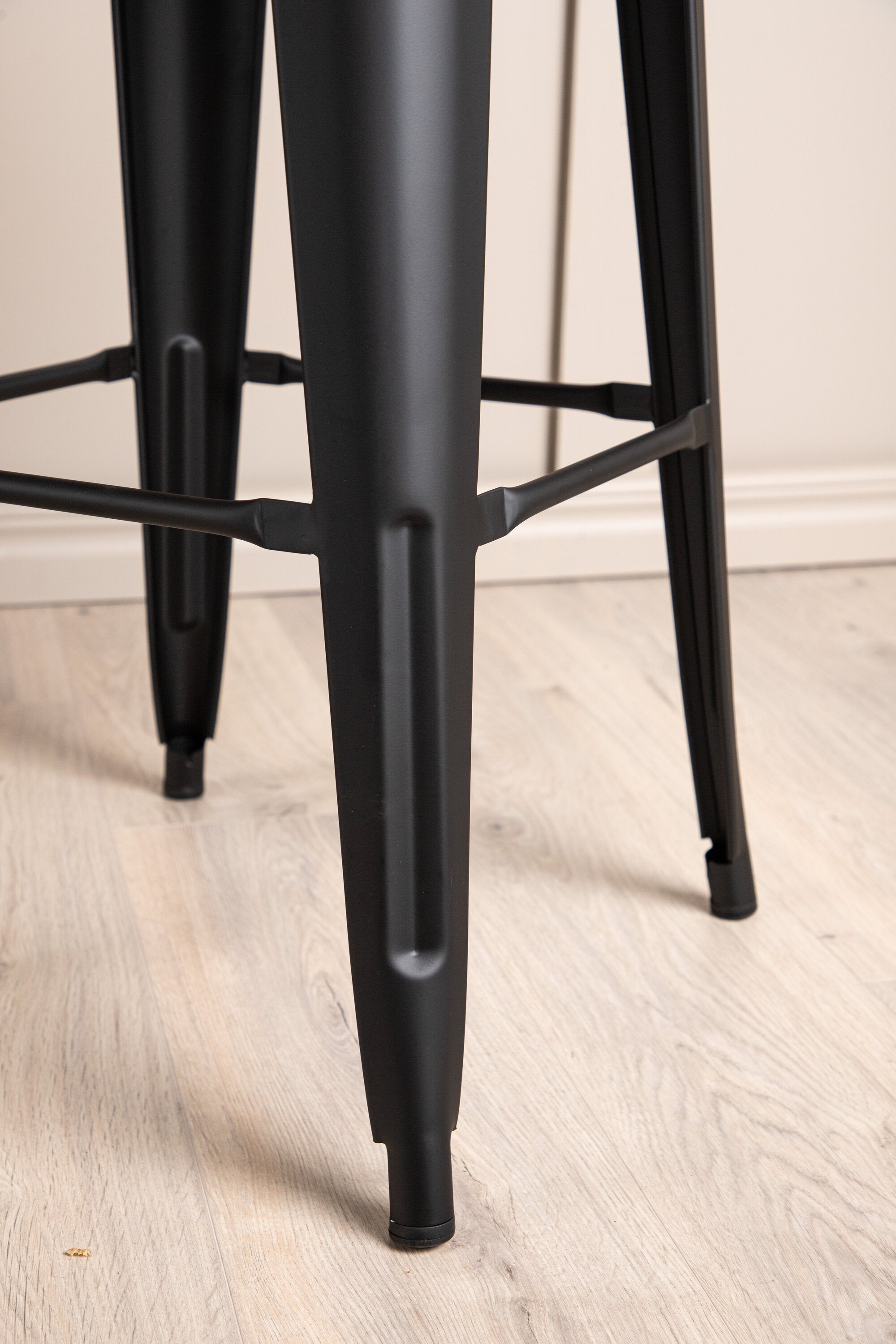 Tempe Barstuhl in Schwarz präsentiert im Onlineshop von KAQTU Design AG. Barhocker ist von Venture Home
