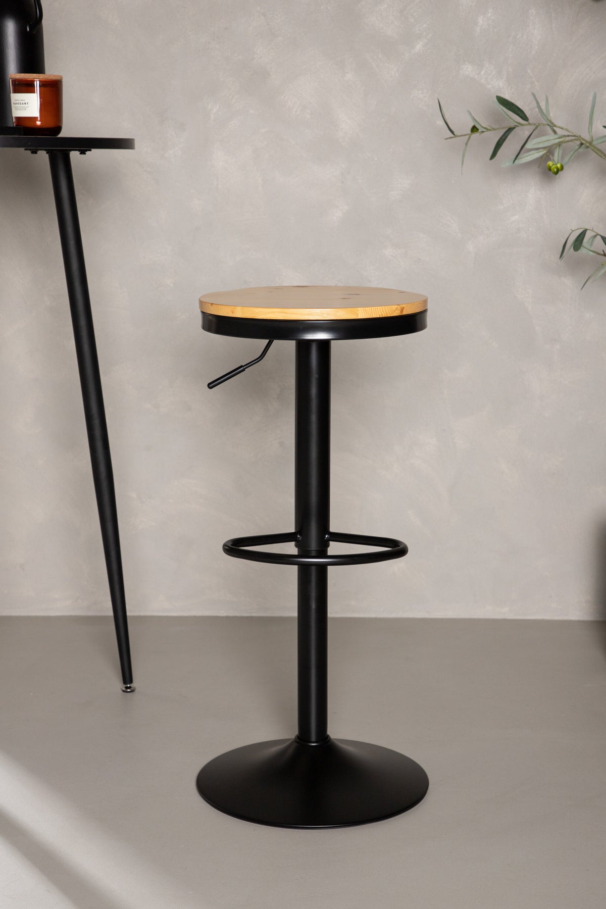 Conway Barstuhl in Schwarz präsentiert im Onlineshop von KAQTU Design AG. Barhocker ist von Venture Home