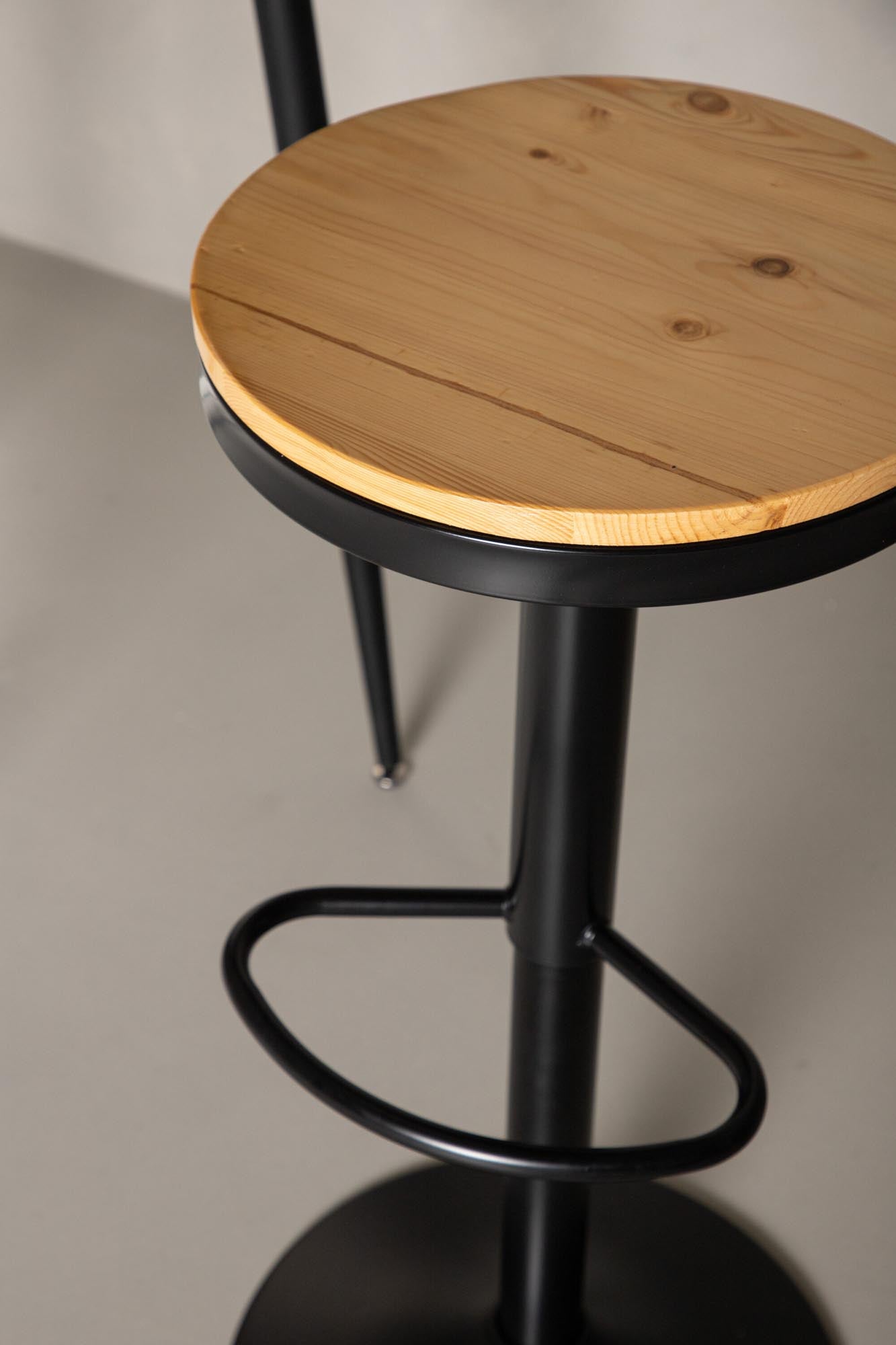 Stilvoller Conway Barstuhl von Venture Home mit robustem Design.