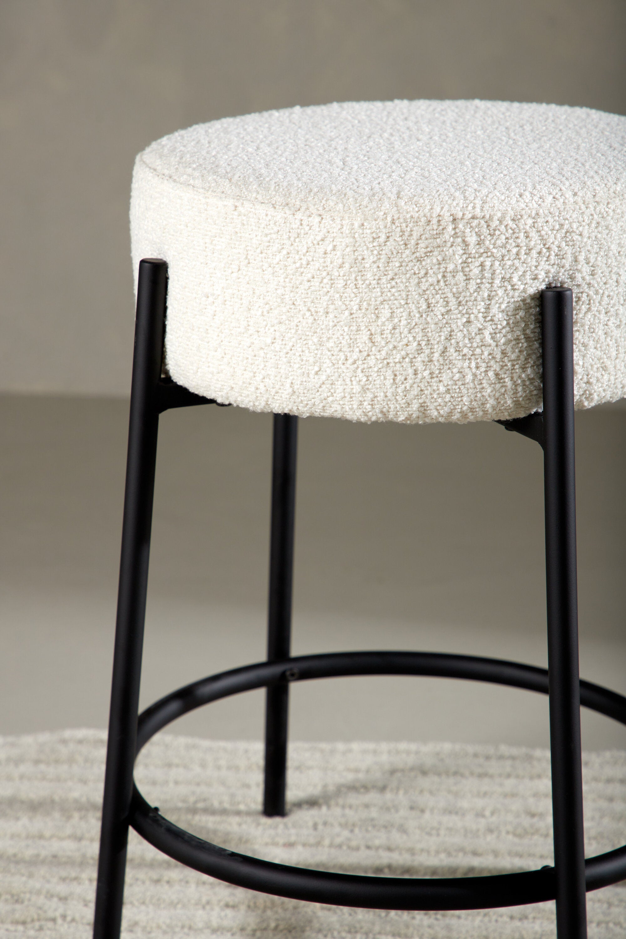 Tucson Barstuhl in Weiss präsentiert im Onlineshop von KAQTU Design AG. Barhocker ist von Venture Home