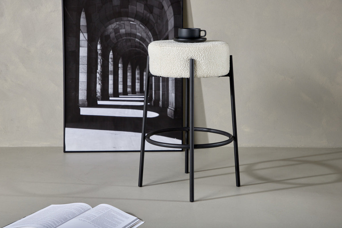 Tucson Barstuhl in Weiss präsentiert im Onlineshop von KAQTU Design AG. Barhocker ist von Venture Home