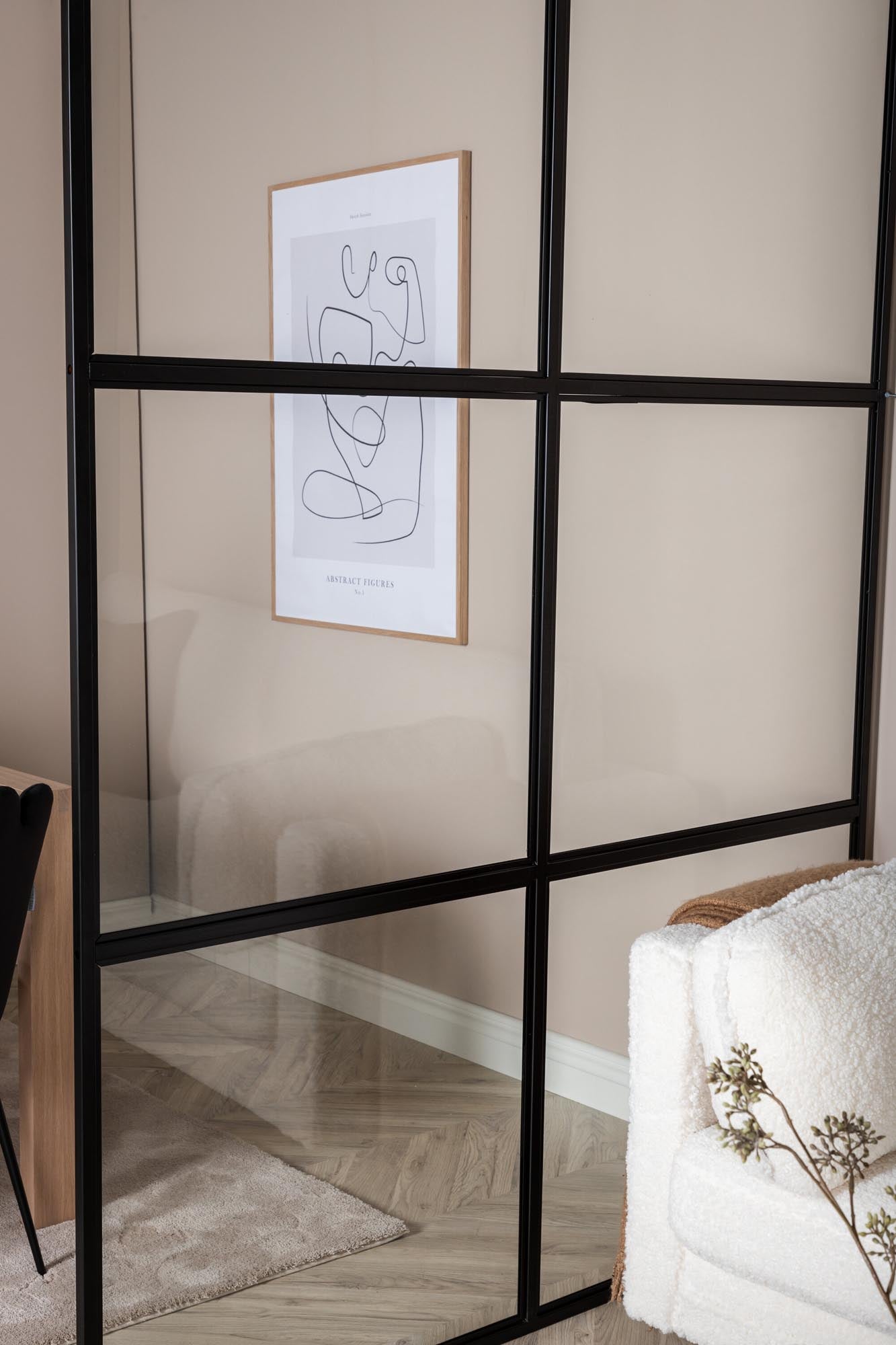 Moderner Leif Raumtrenner von Venture Home für flexible Raumgestaltung.