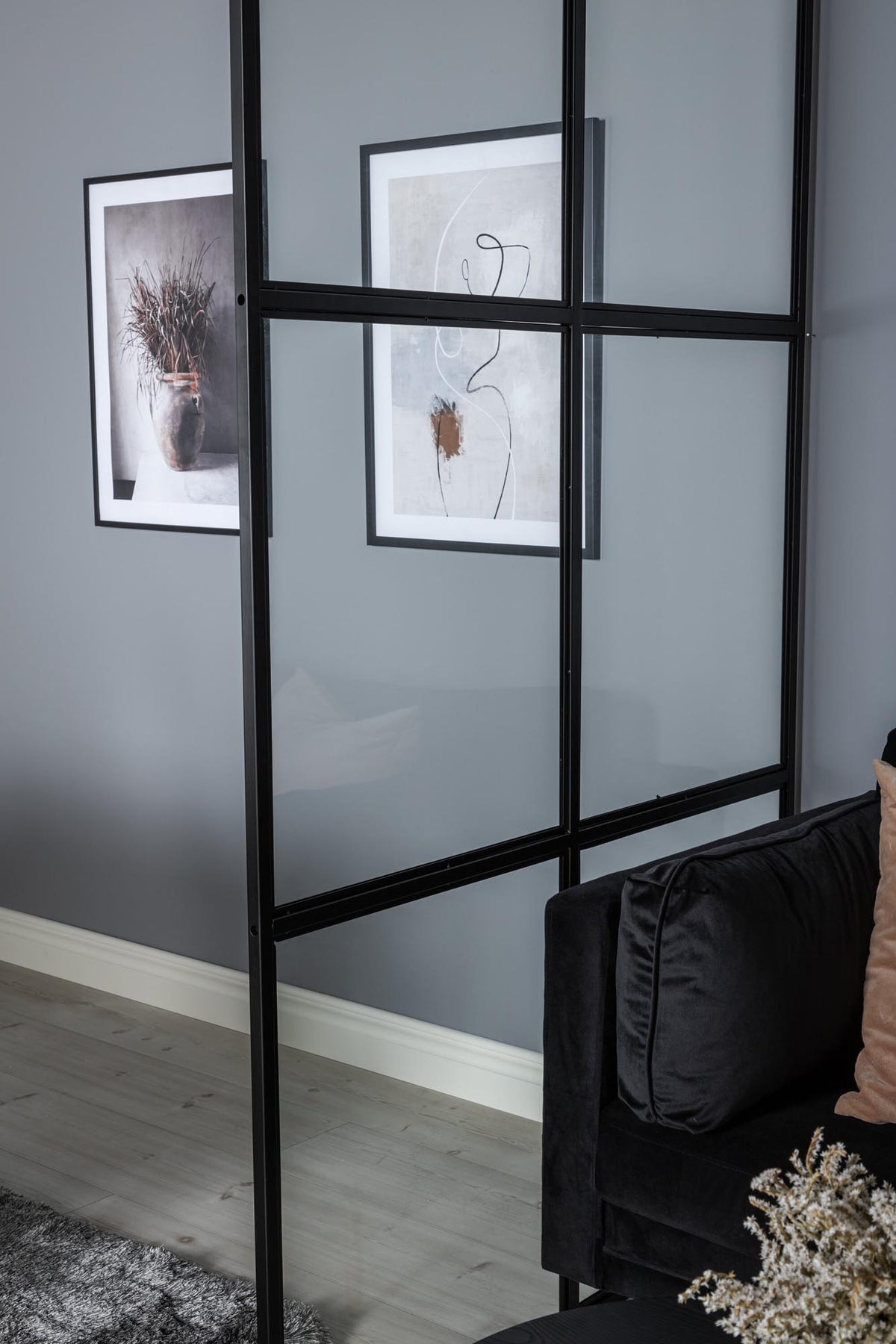 Leif Raumtrenner in Schwarz präsentiert im Onlineshop von KAQTU Design AG. Raumtrenner ist von Venture Home