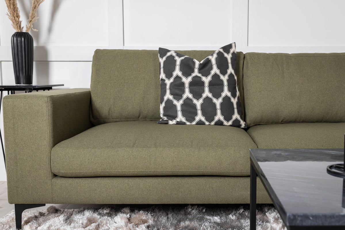 Bolero Sofa in Grün präsentiert im Onlineshop von KAQTU Design AG. 3er Sofa ist von Venture Home