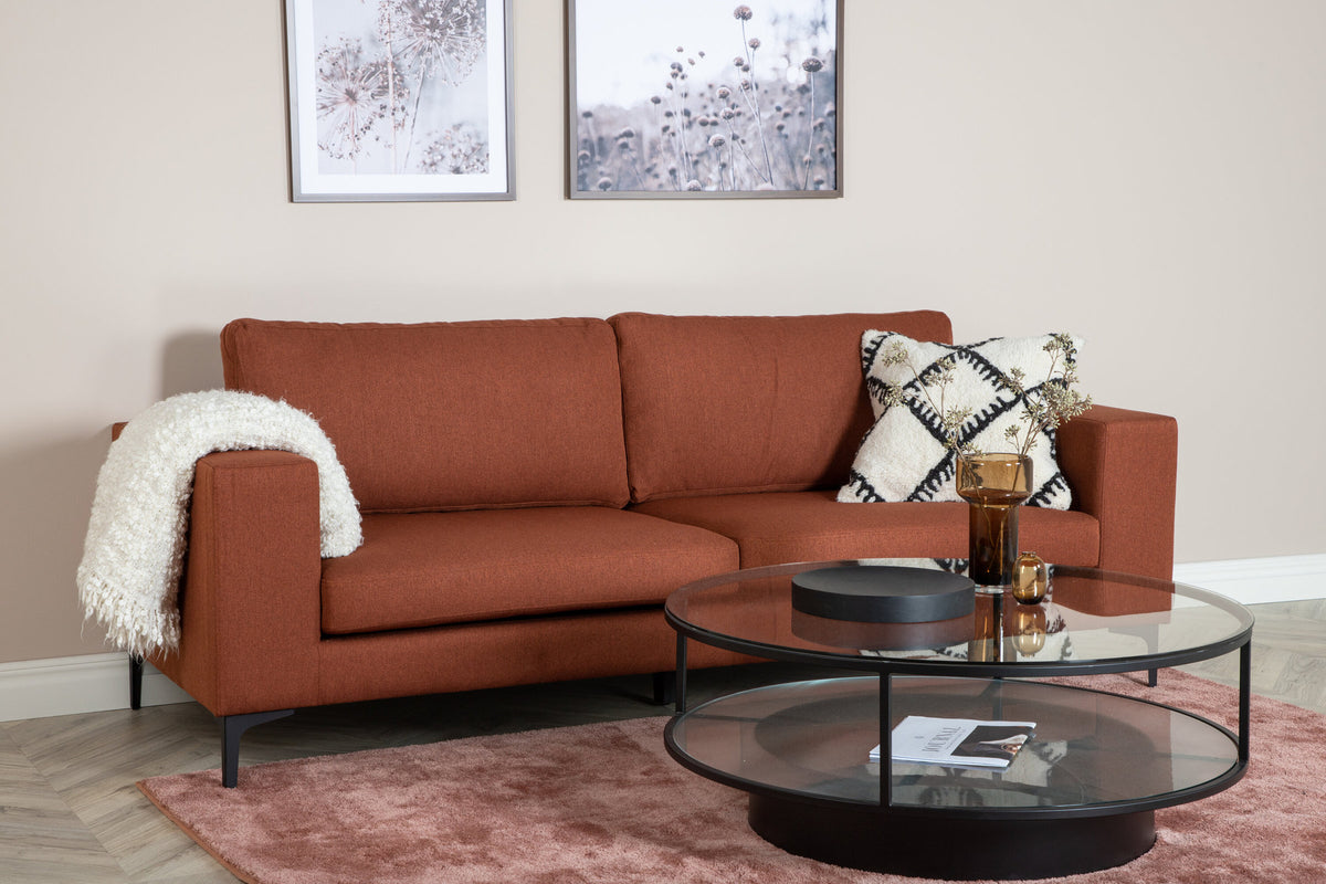 Bolero Sofa in Rot präsentiert im Onlineshop von KAQTU Design AG. 3er Sofa ist von Venture Home