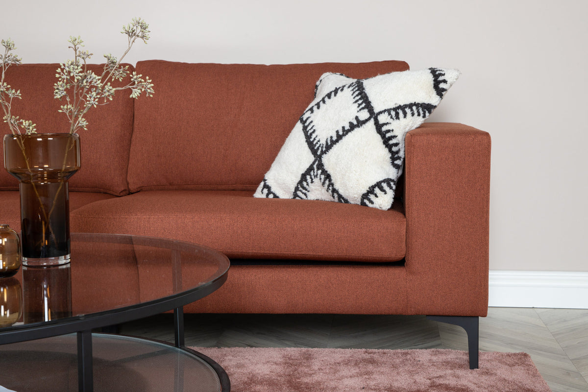 Bolero Sofa in Rot präsentiert im Onlineshop von KAQTU Design AG. 3er Sofa ist von Venture Home