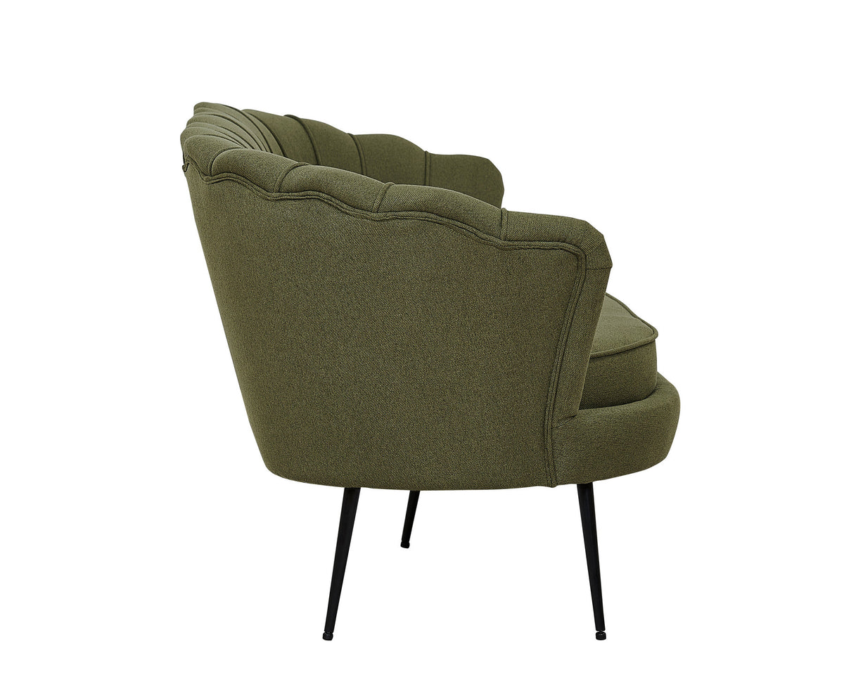 Calais Sofa in Grün präsentiert im Onlineshop von KAQTU Design AG. 3er Sofa ist von Venture Home