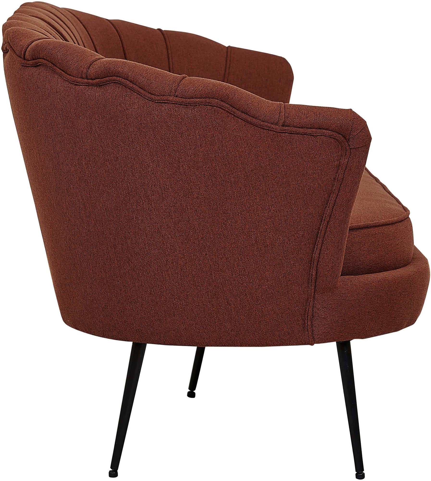 Calais Sofa von Venture Home: Luxuriöser Samt, elegantes Design und optimaler Komfort für stilvolle Entspannung in jedem Wohnzimmer.