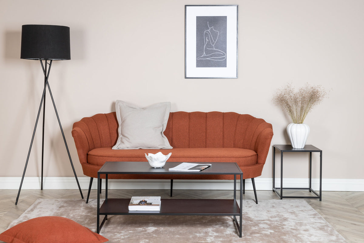 Calais Sofa in Rot präsentiert im Onlineshop von KAQTU Design AG. 3er Sofa ist von Venture Home
