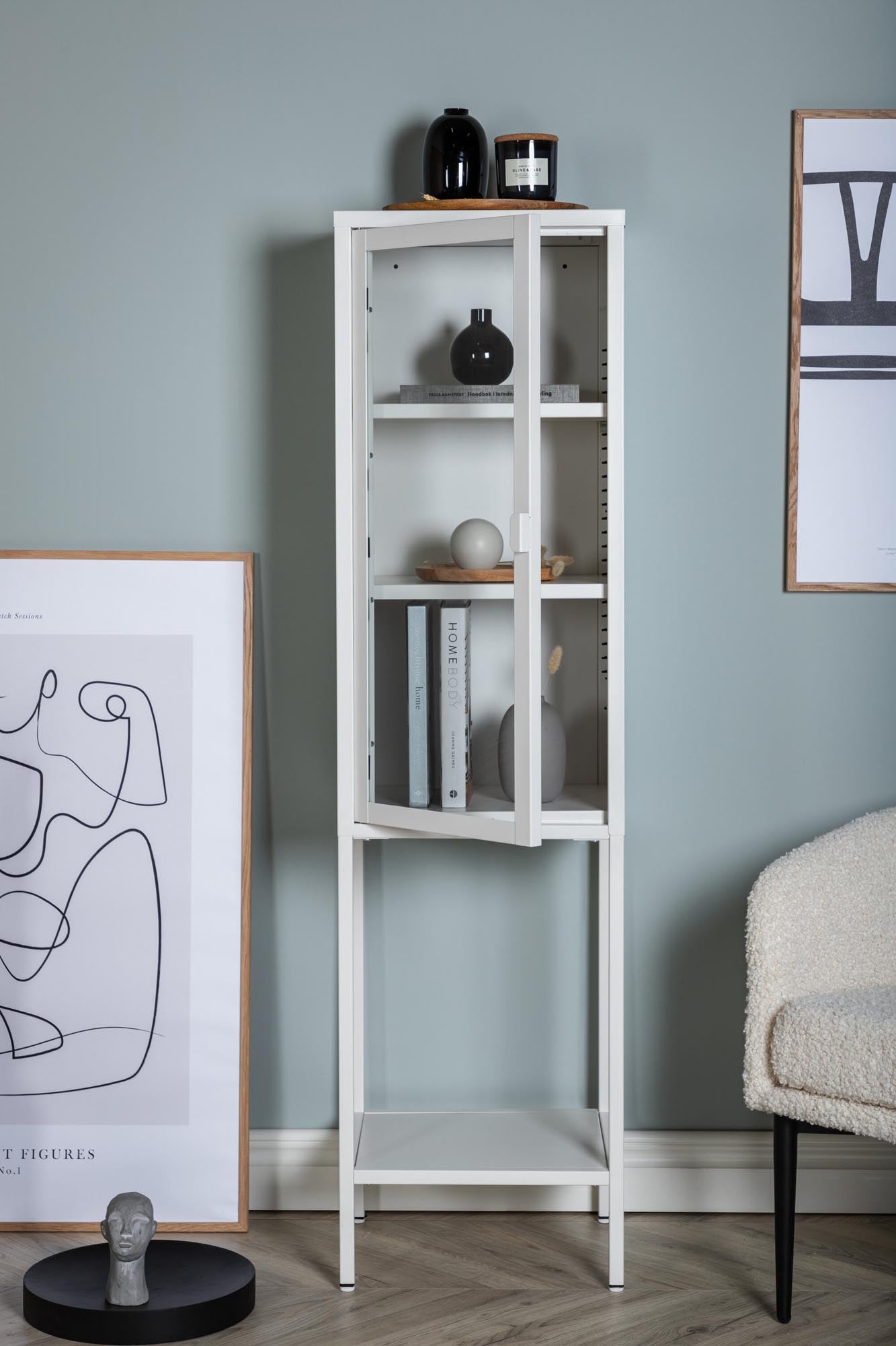 Entdecken Sie den Mischa Kabinett von Venture Home: Stilvolles Industriedesign, hochwertige Materialien und vielseitige Nutzung für jeden Raum.