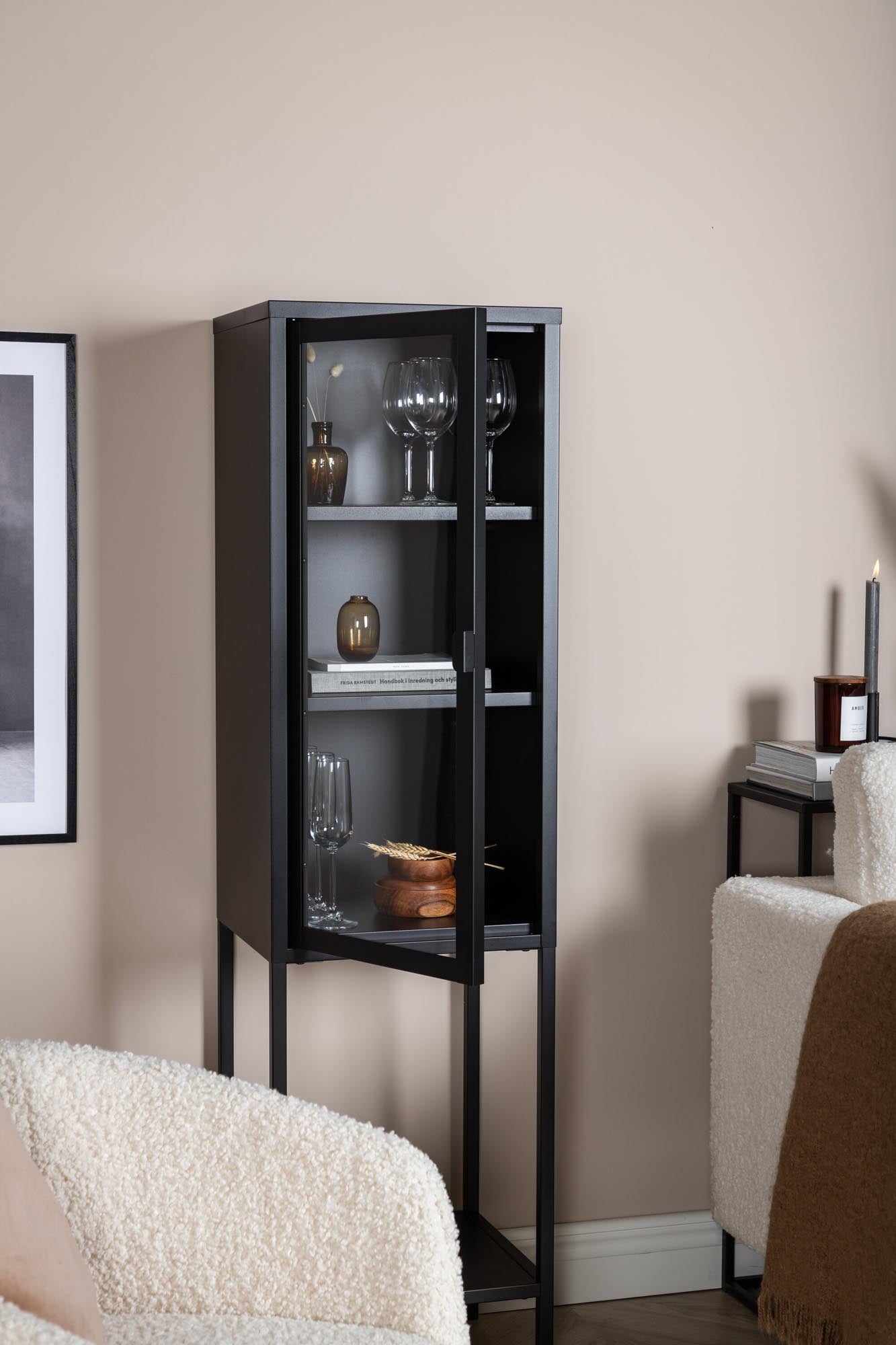 Mischa Kabinett in Schwarz präsentiert im Onlineshop von KAQTU Design AG. Cabinet ist von Venture Home