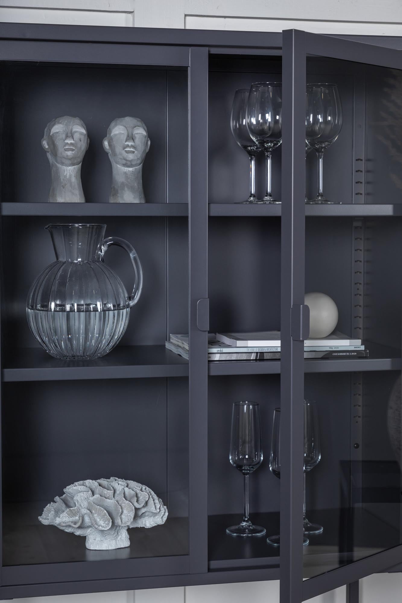 Mischa Kabinett: Eleganter Stauraum im Industriedesign für stilvolle Präsentation und vielseitige Nutzung in jedem Raum.