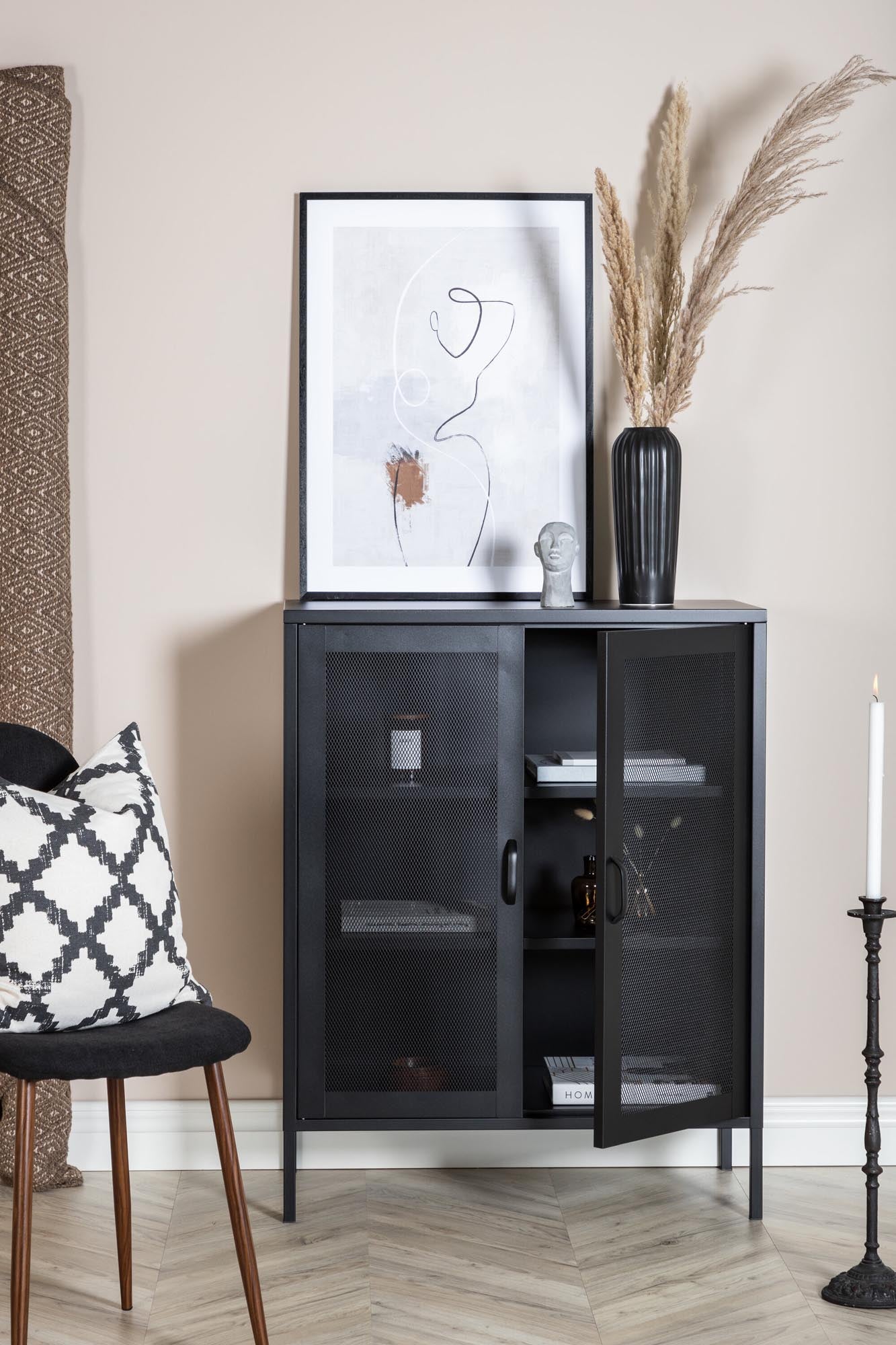 Mischa Kabinett von Venture Home: Stilvoller Schrank im Industriedesign, ideal für kleine Räume und vielseitige Nutzungsmöglichkeiten.