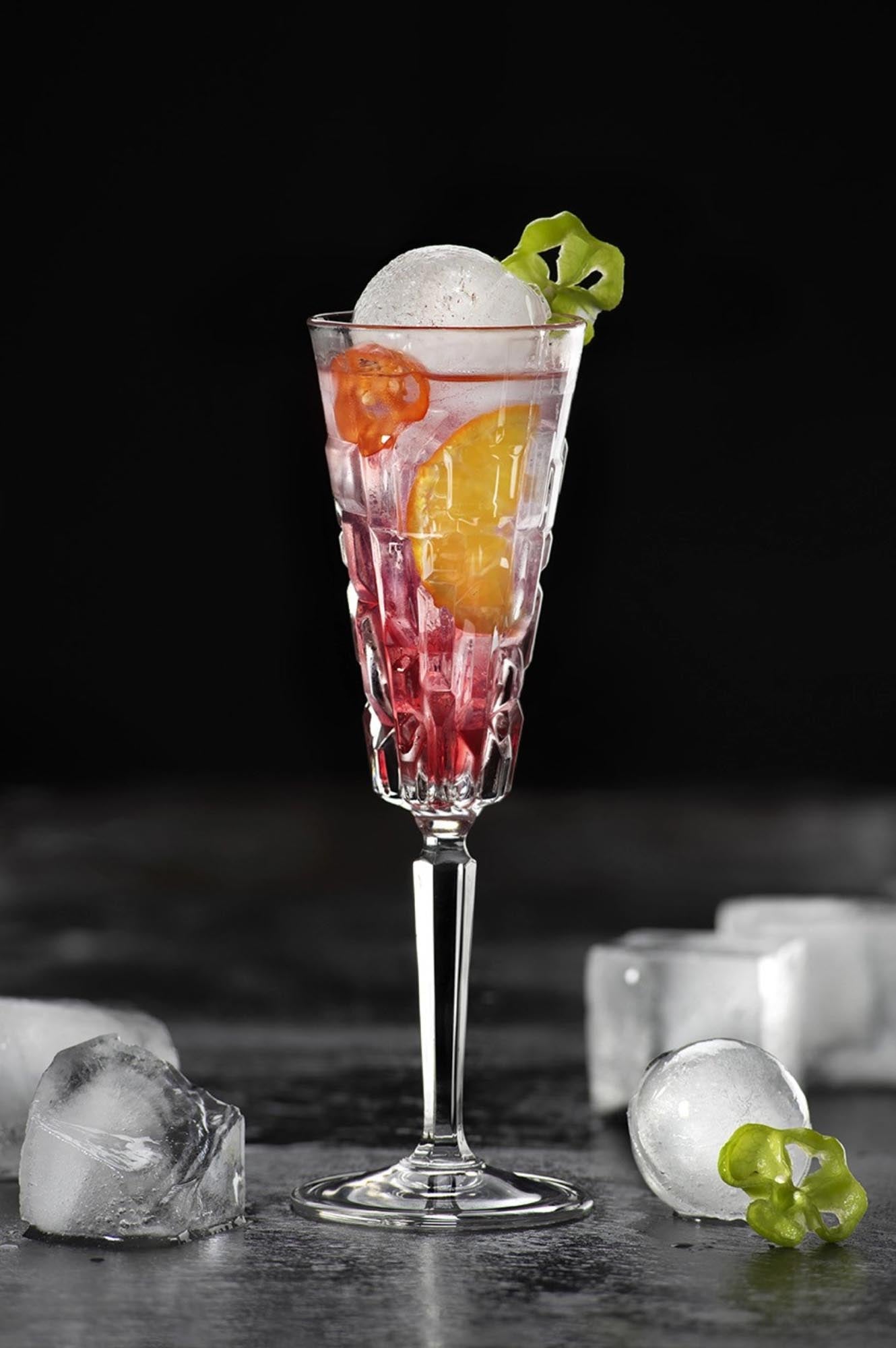 RCR Etna Flute Set: Stilvolle Gläser für prickelnden Sektgenuss.