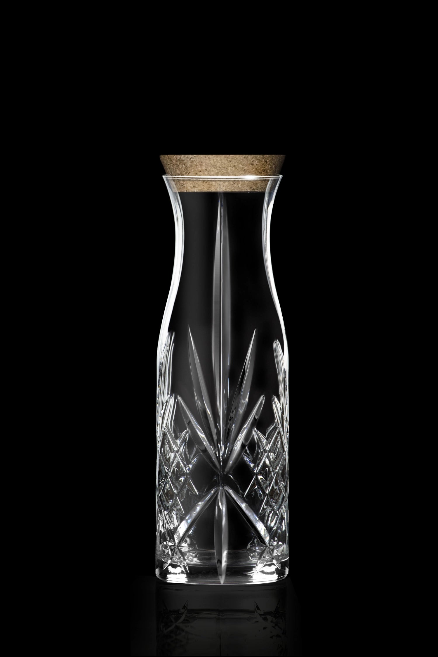 Melodia Karaffe Ø9.0 H27.0 cm, 116cl mit Korkdeckel in Transparent präsentiert im Onlineshop von KAQTU Design AG. Karaffe ist von RCR