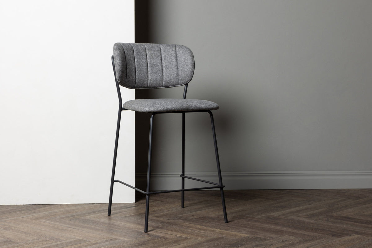 Glockenstuhl in Grau präsentiert im Onlineshop von KAQTU Design AG. Barstuhl ist von Venture Home