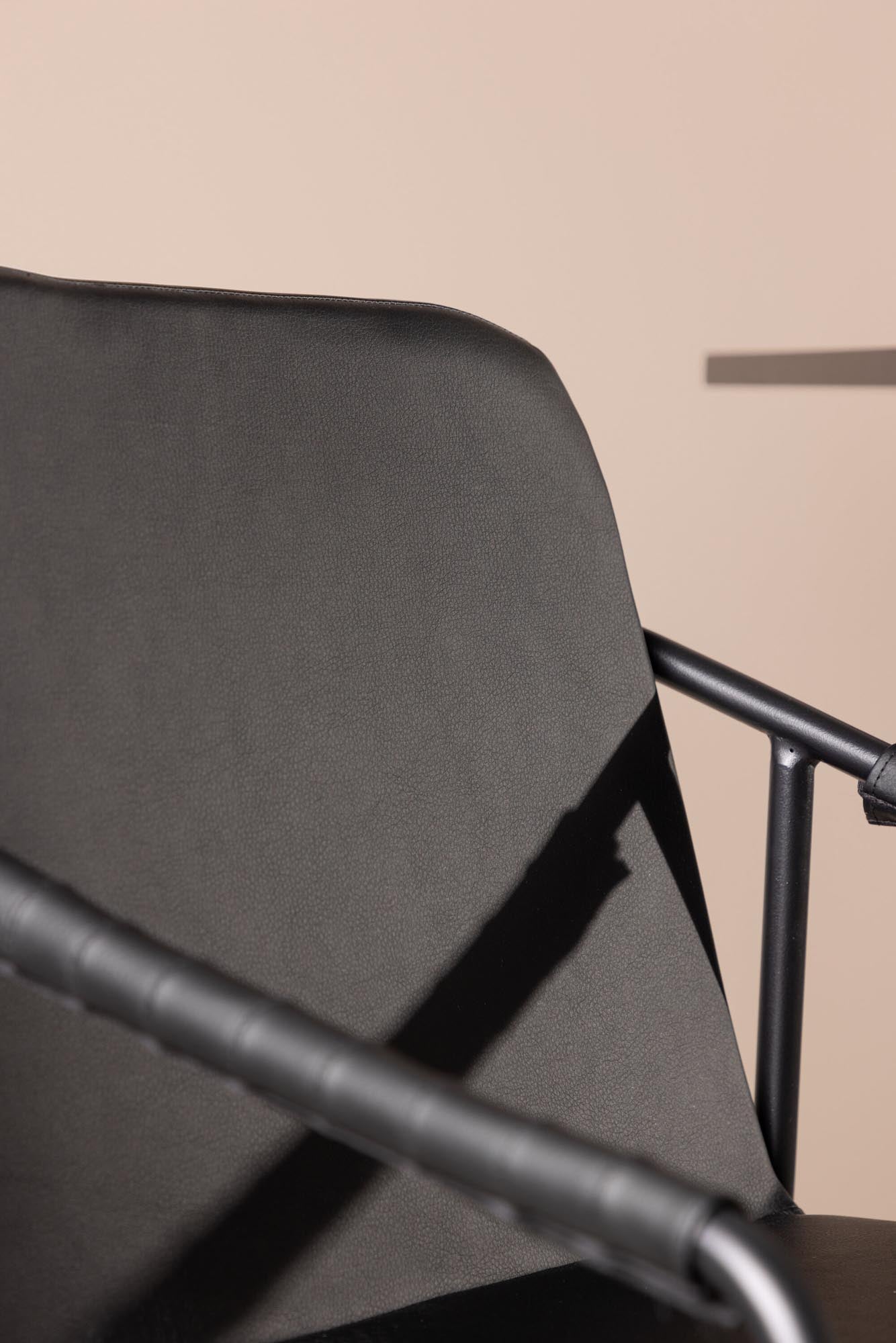 Twist Barstuhl von Venture Home: Stilvoller Komfort und moderne Eleganz für Ihr Zuhause. Ideal für gesellige Anlässe und entspannte Abende.