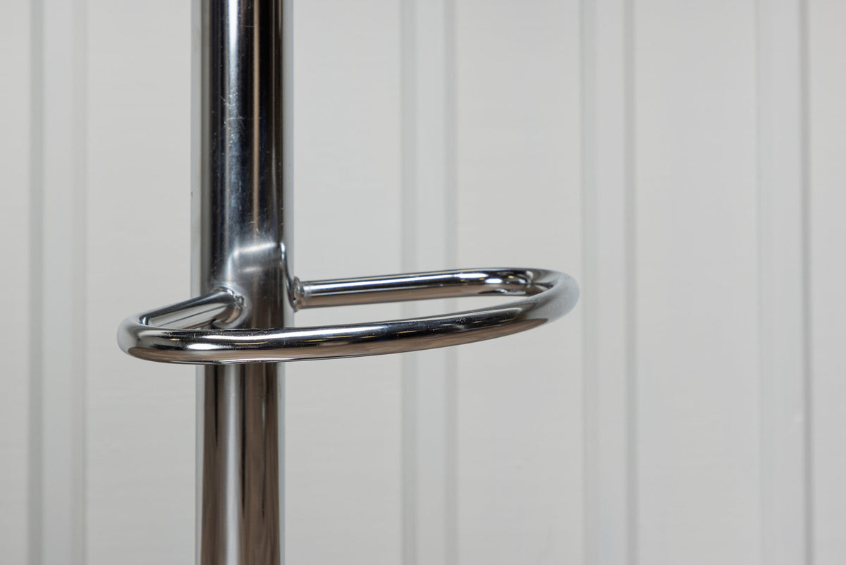Jonna Barstuhl in Schwarz präsentiert im Onlineshop von KAQTU Design AG. Barhocker ist von Venture Home