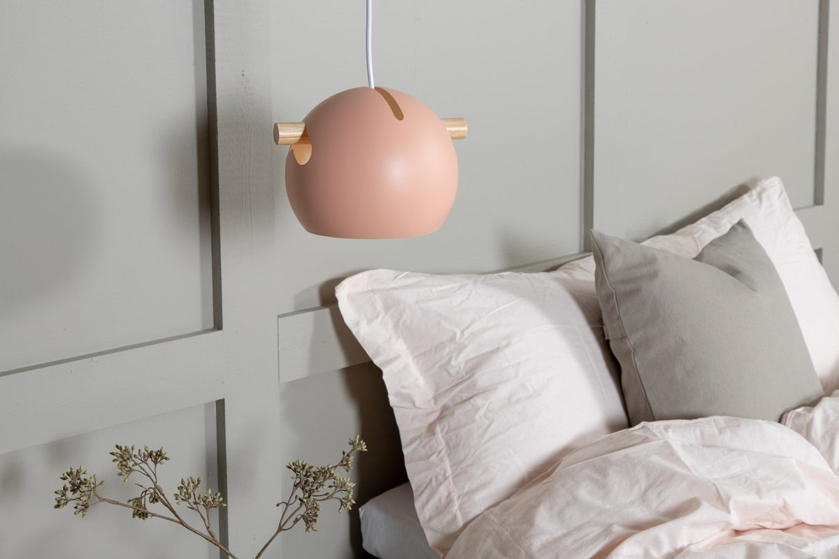 Tubbie Pendelleuchte in Altrosa präsentiert im Onlineshop von KAQTU Design AG. Pendelleuchte ist von Venture Home
