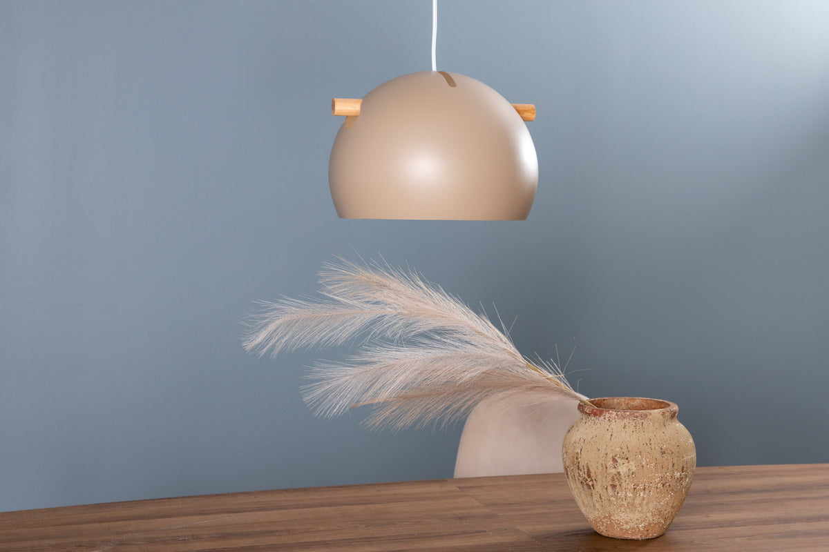 Tubbie Pendelleuchte in Beige präsentiert im Onlineshop von KAQTU Design AG. Pendelleuchte ist von Venture Home