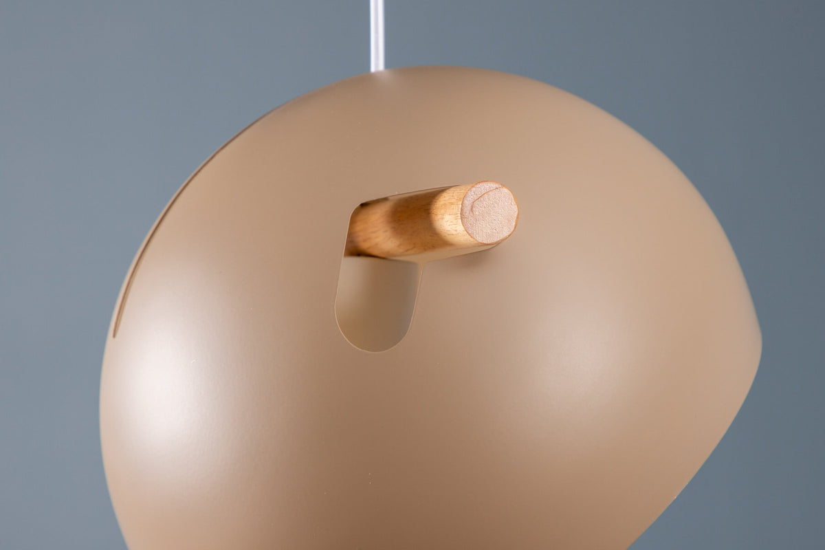 Tubbie Pendelleuchte in Beige präsentiert im Onlineshop von KAQTU Design AG. Pendelleuchte ist von Venture Home