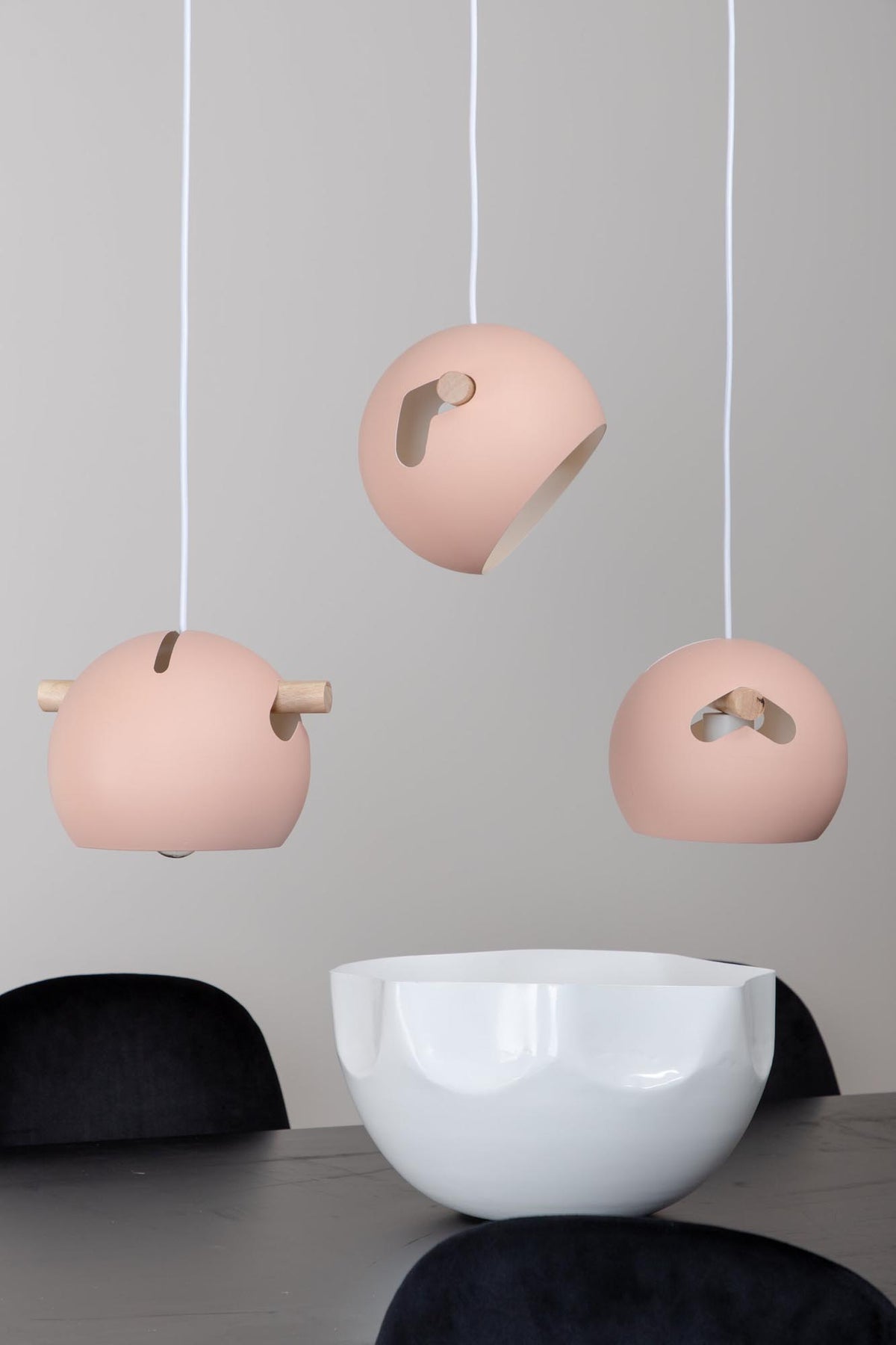 Tubbie Pendelleuchte in Altrosa präsentiert im Onlineshop von KAQTU Design AG. Pendelleuchte ist von Venture Home