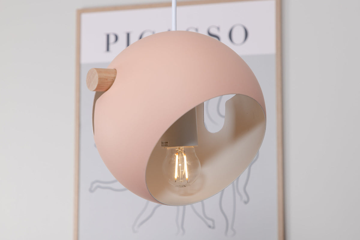 Tubbie Pendelleuchte in Altrosa präsentiert im Onlineshop von KAQTU Design AG. Pendelleuchte ist von Venture Home