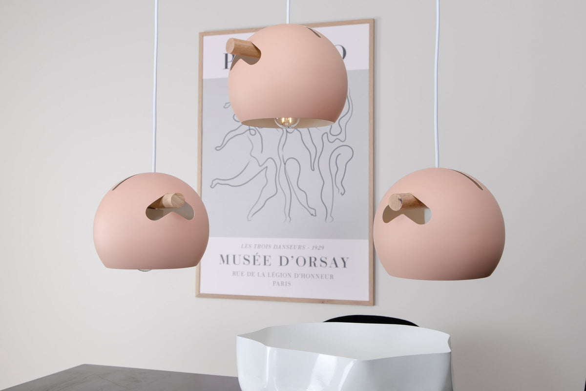 Tubbie Pendelleuchte in Altrosa präsentiert im Onlineshop von KAQTU Design AG. Pendelleuchte ist von Venture Home