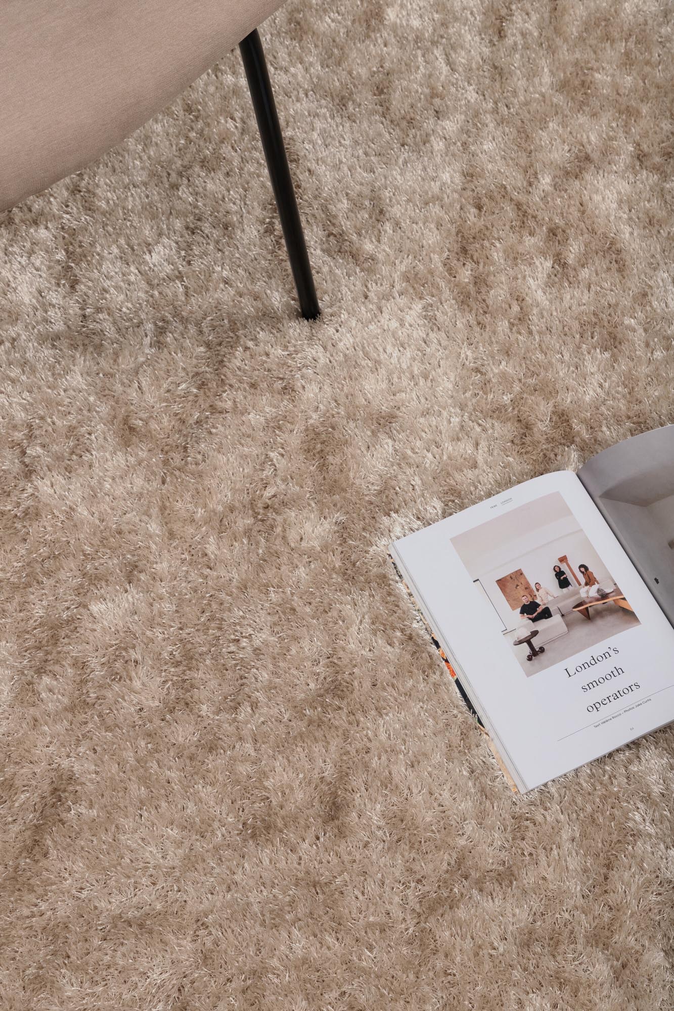 Mattis Teppich: Modernes Anthrazit für stilvolle Wohnräume.