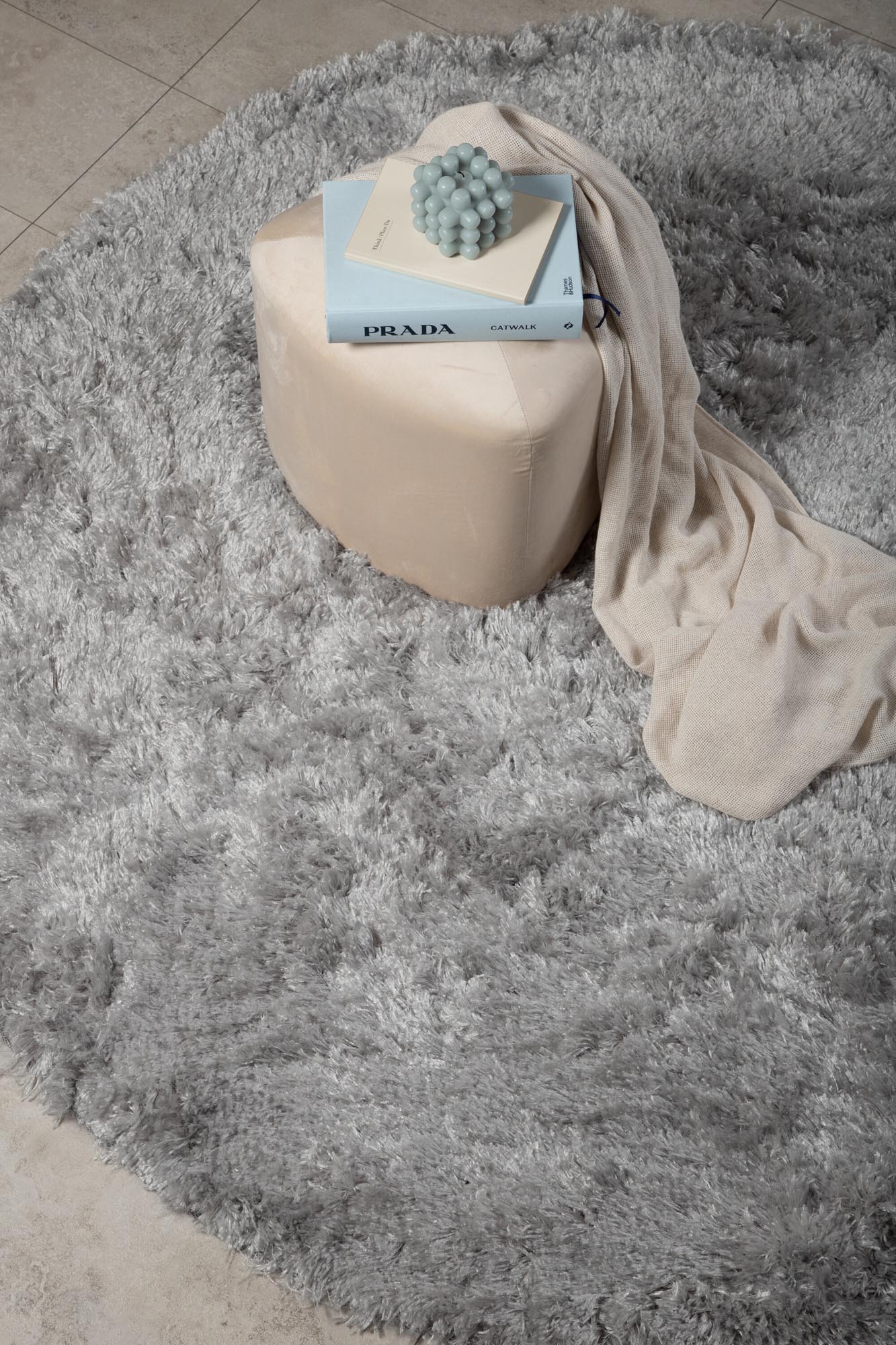 Natta Teppich: Eleganz und Komfort für zeitgemässe Wohnräume.