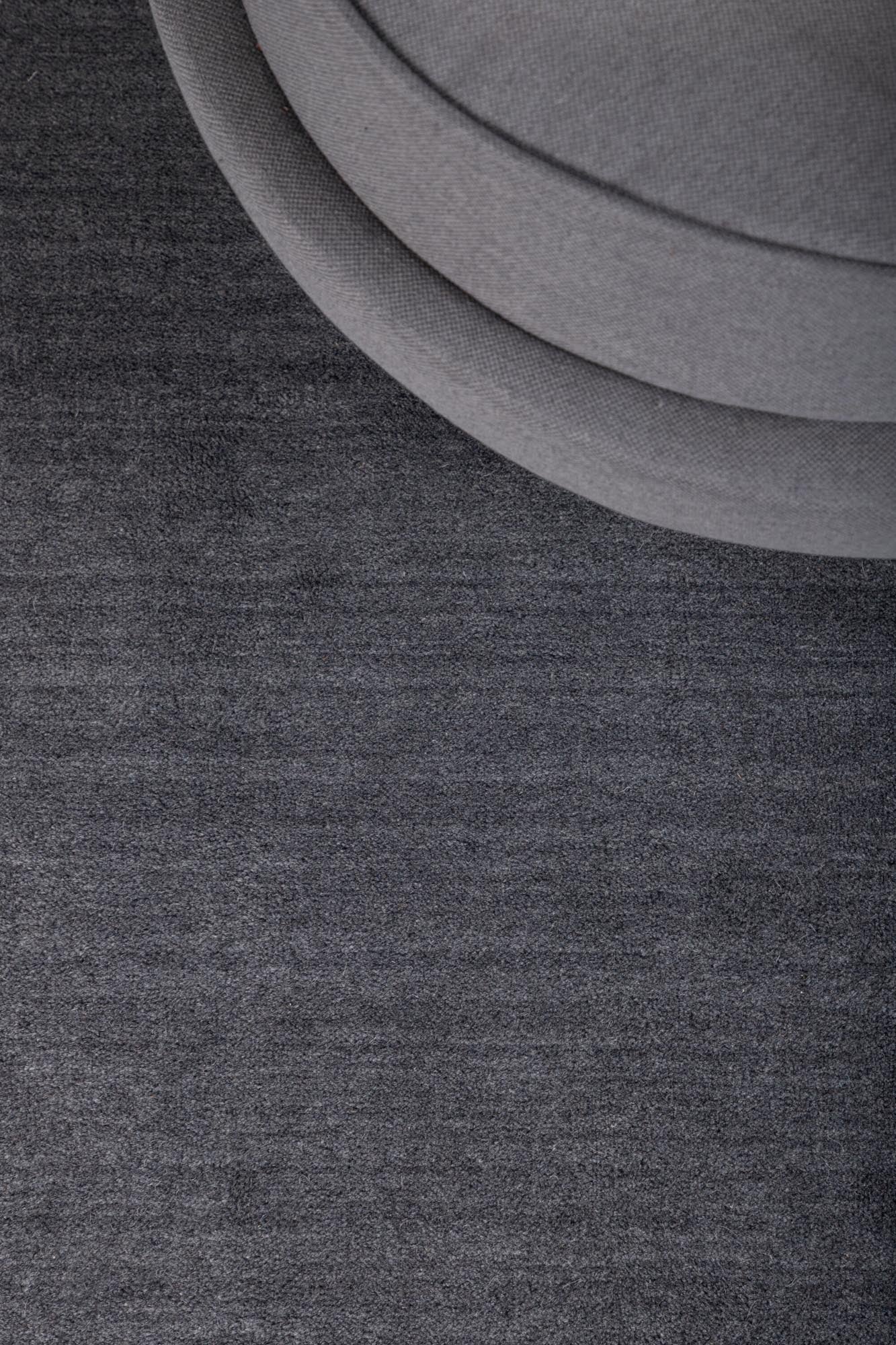 Ulla Teppich in Dunkelgrau präsentiert im Onlineshop von KAQTU Design AG. Teppich ist von Venture Home