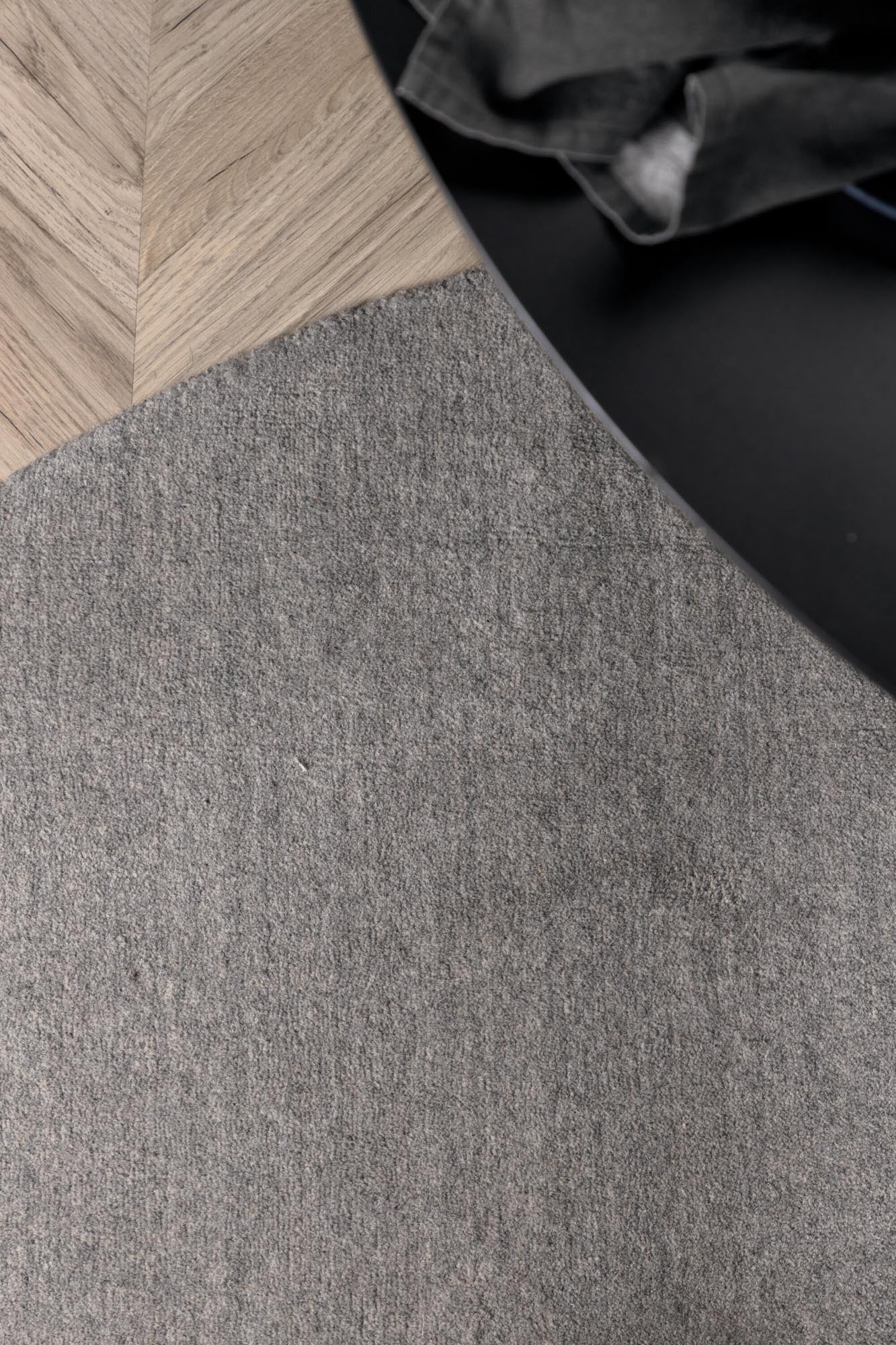 Ulla Teppich in Hellgrau präsentiert im Onlineshop von KAQTU Design AG. Teppich ist von Venture Home