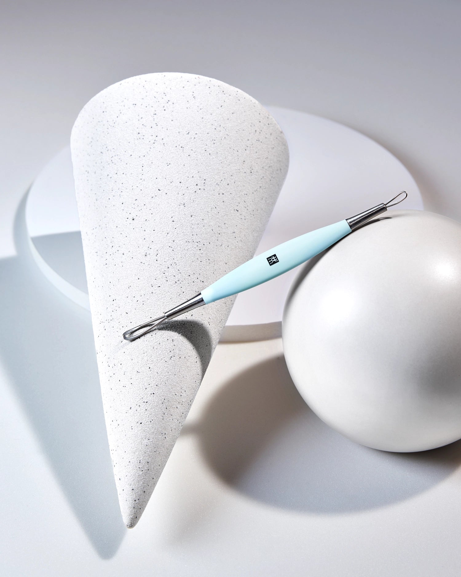 Erleben Sie mit dem TWINOX Mitesserentferner von Zwilling Beauty in stilvollem Mint eine effektive und schonende Hautpflege. Robustes Design für langanhaltende Anwendung.