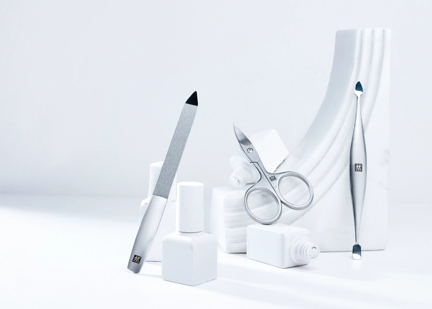 Doppelinstrument, mattiert 125 mm in Silber präsentiert im Onlineshop von KAQTU Design AG. Badzubehör ist von Zwilling Beauty