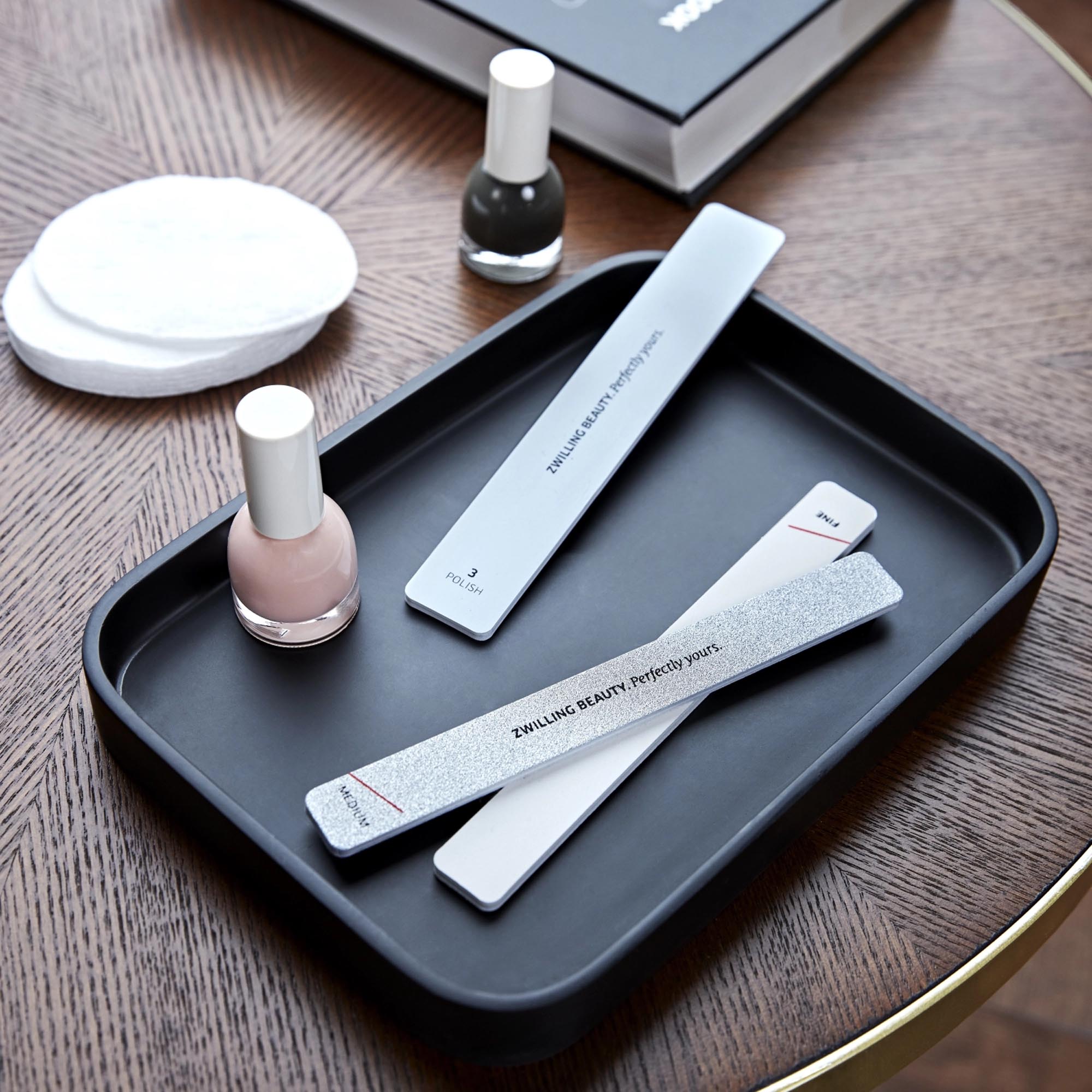 Hochwertige Sandblattfeilen von Zwilling Beauty im praktischen Doppelpack. Ideal für perfekte Nagelpflege zu Hause und unterwegs.