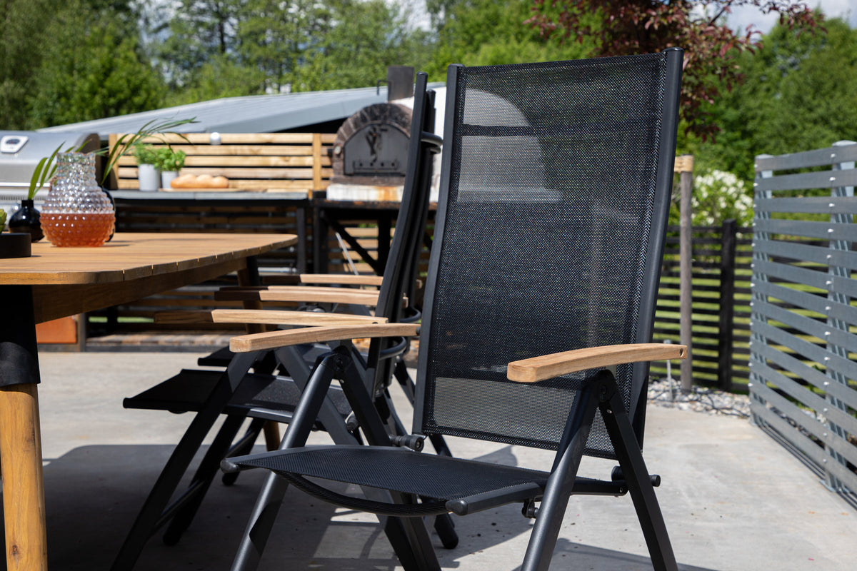 Panama Gartenstuhl Light in Schwarz präsentiert im Onlineshop von KAQTU Design AG. Gartenstuhl mit Armlehnen ist von Venture Home