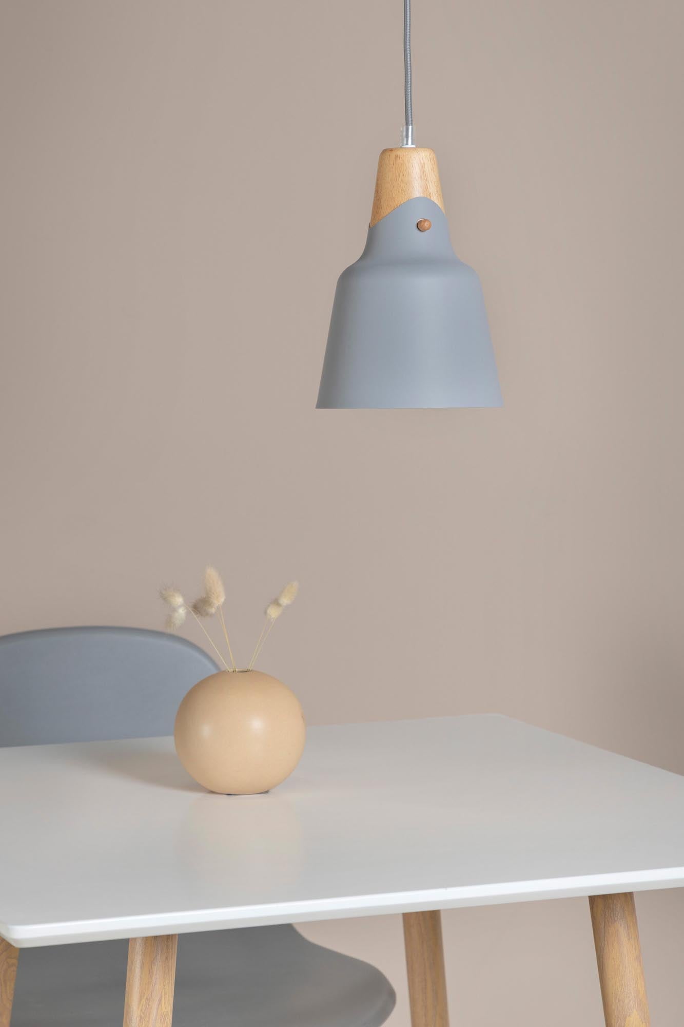 Rigel Pendelleuchte: Stilvolle Beleuchtung für moderne Räume.