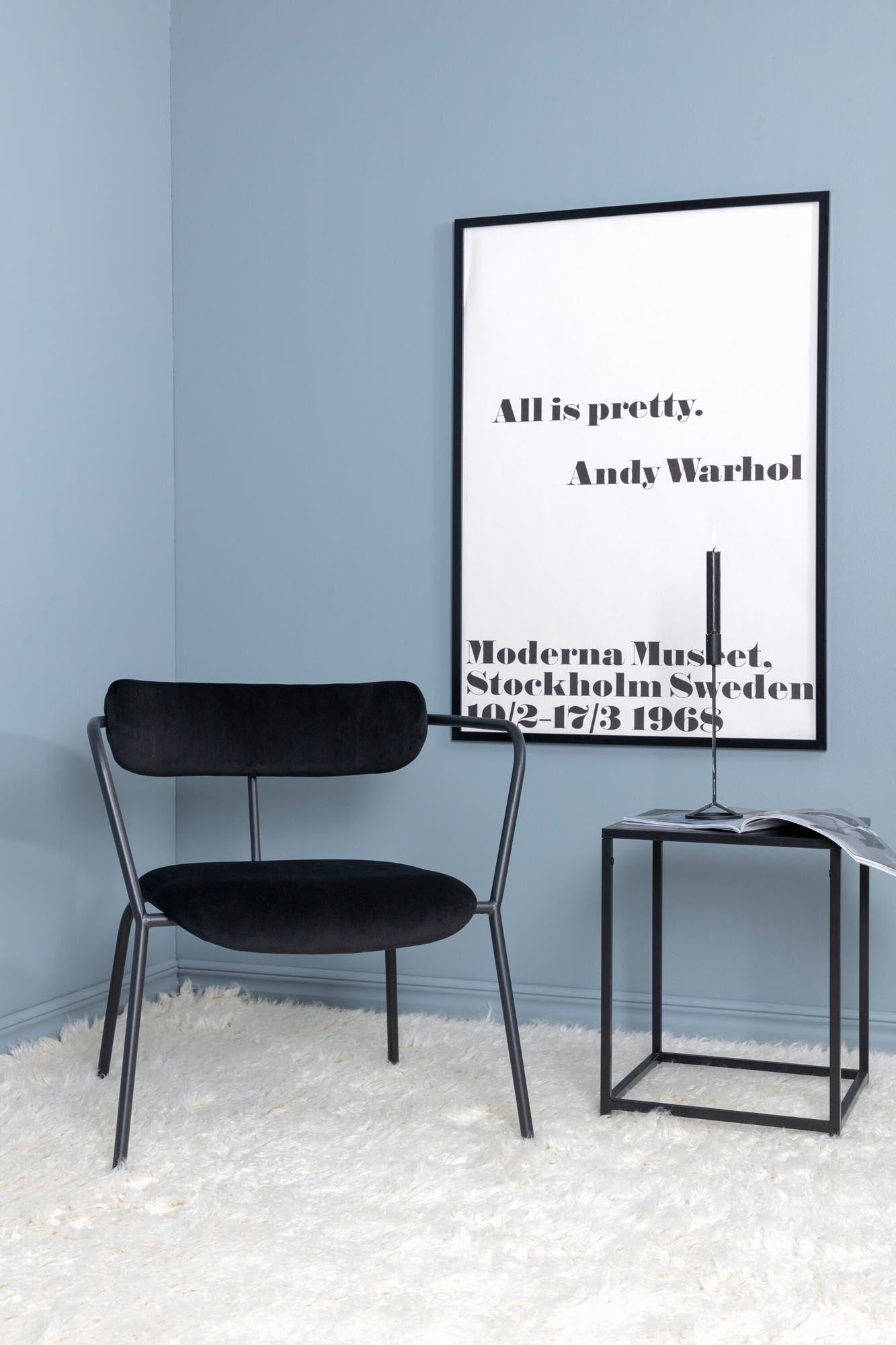 Duffy Sessel von Venture Home: Luxuriöser Samt, ergonomische Form und robuste Bauweise für höchsten Komfort und zeitlose Eleganz.