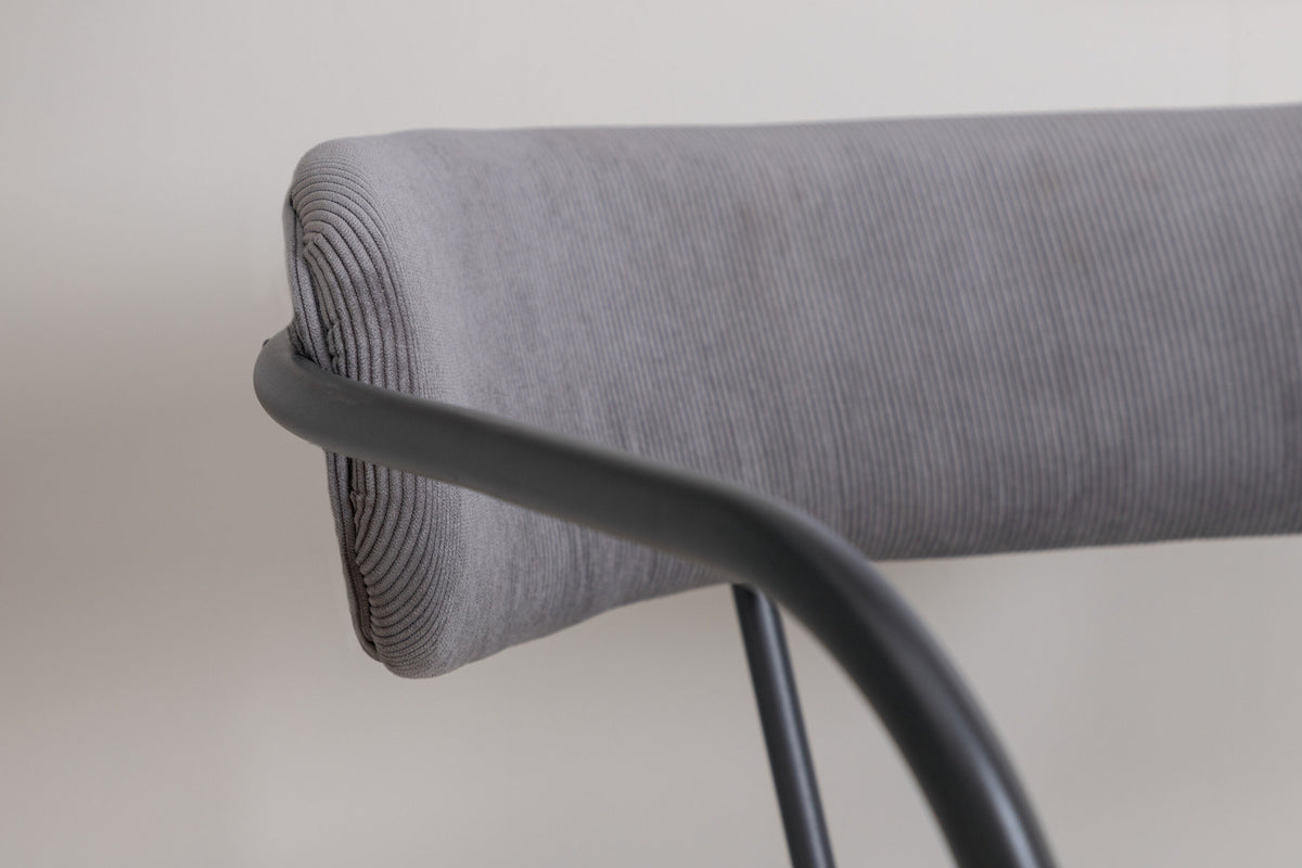 Duffy Sessel in Grau präsentiert im Onlineshop von KAQTU Design AG. Sessel mit Armlehnen ist von Venture Home