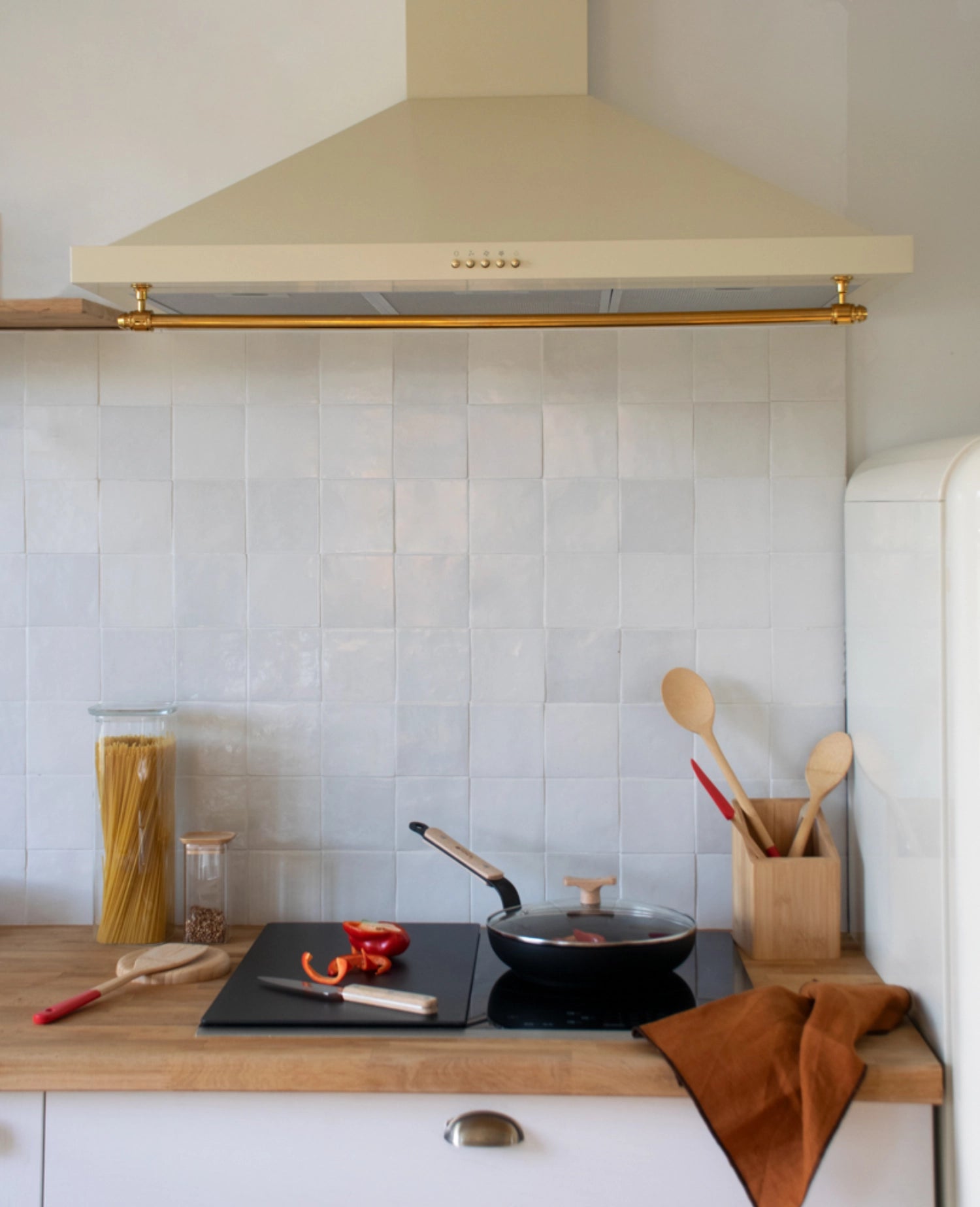 <tc>Pebbly</tc> Glass ceramic cover, black, 50x28cm