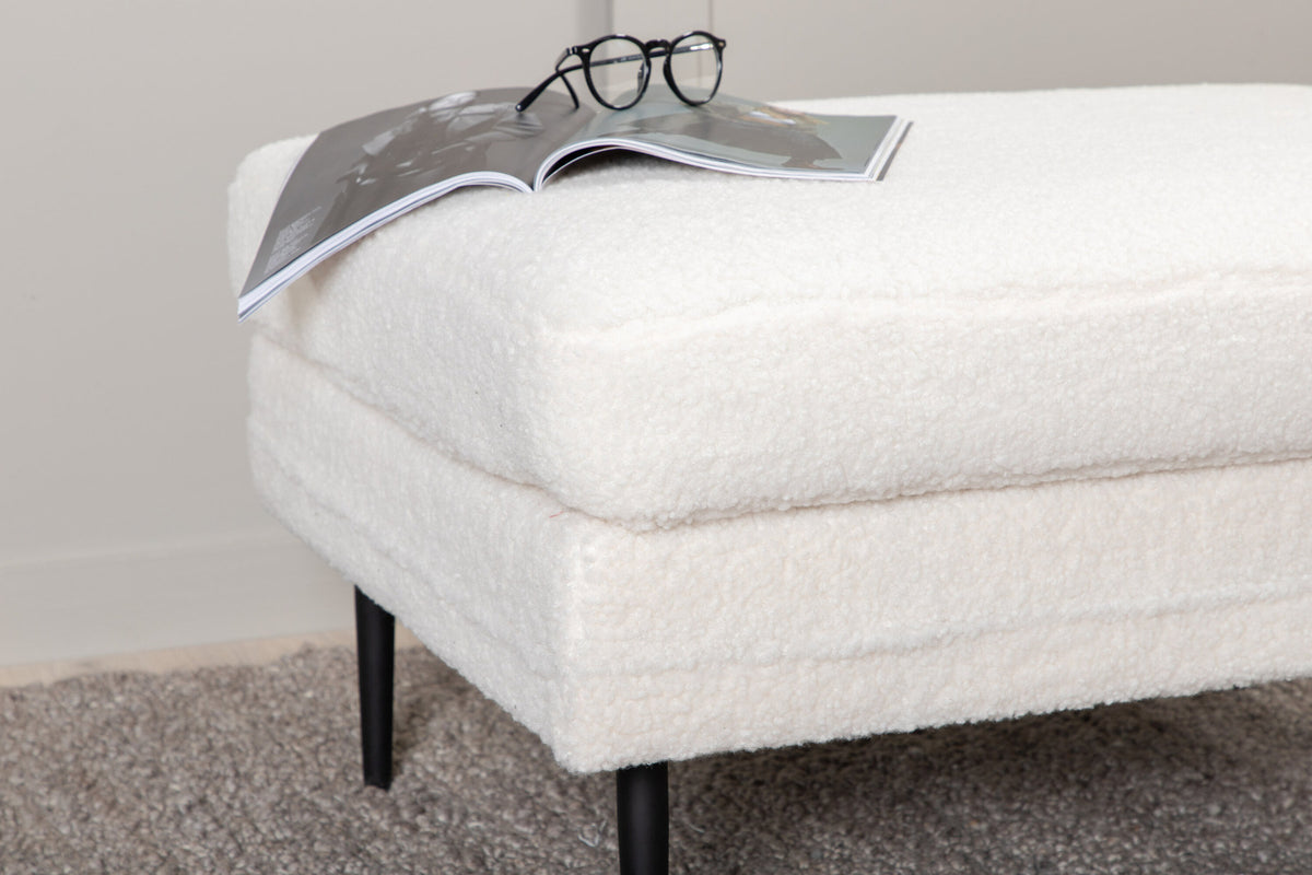 Boom Ottoman / Pouf in Weiss präsentiert im Onlineshop von KAQTU Design AG. Ottoman ist von Venture Home