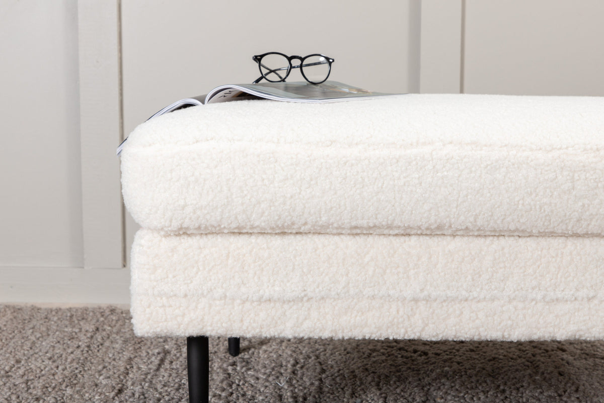 Boom Ottoman / Pouf in Weiss präsentiert im Onlineshop von KAQTU Design AG. Ottoman ist von Venture Home